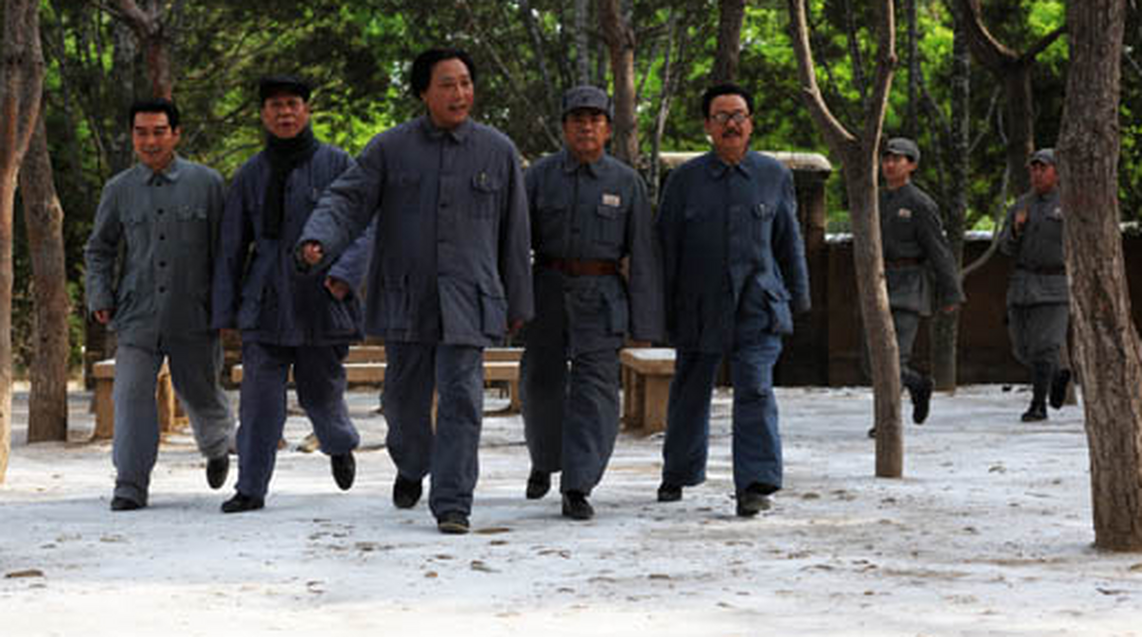 大柏地在瑞金以北,有一条十余里长的峡谷,山高林密,是打伏击战的好