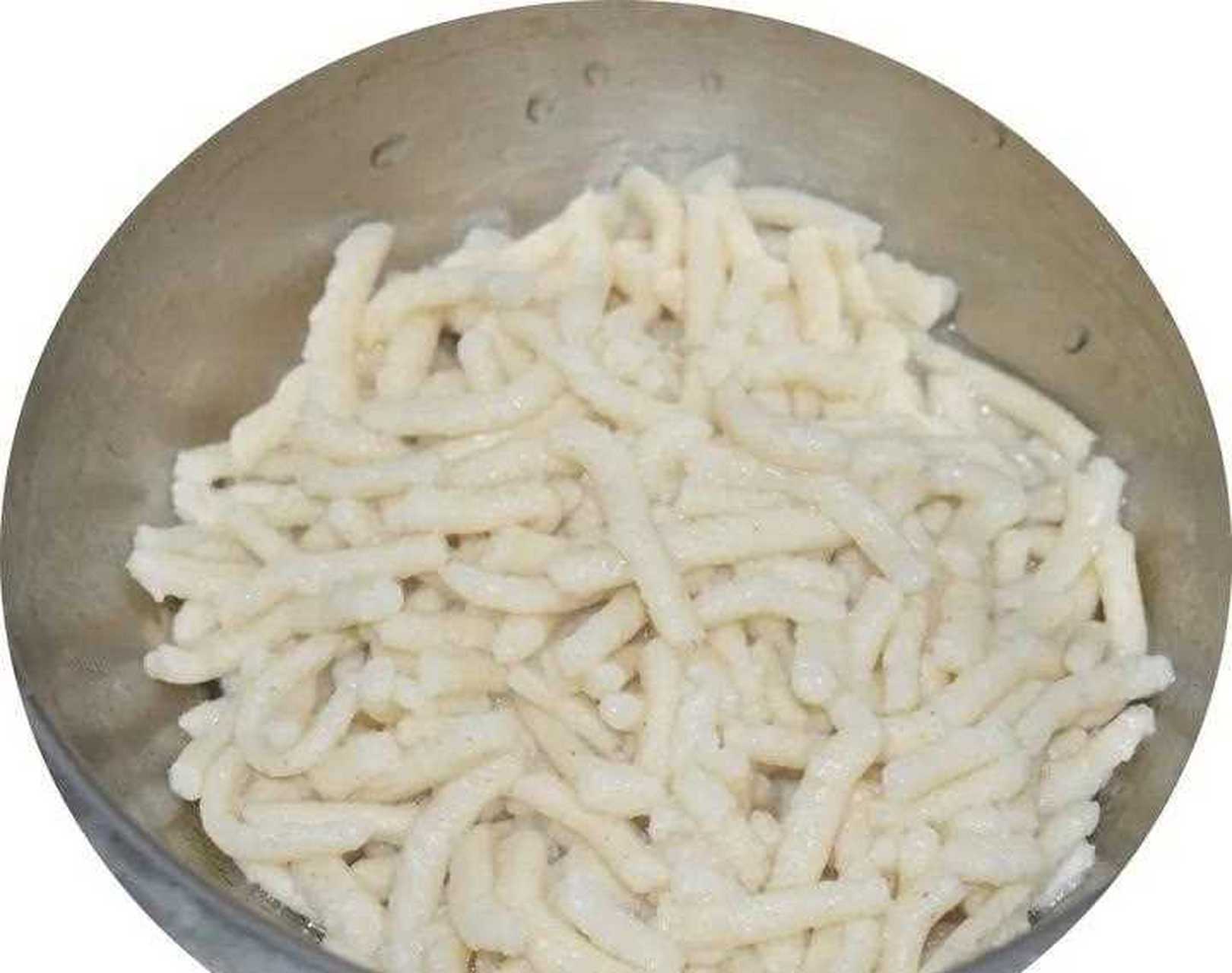 糟好晒干磨粉,热水烫面.