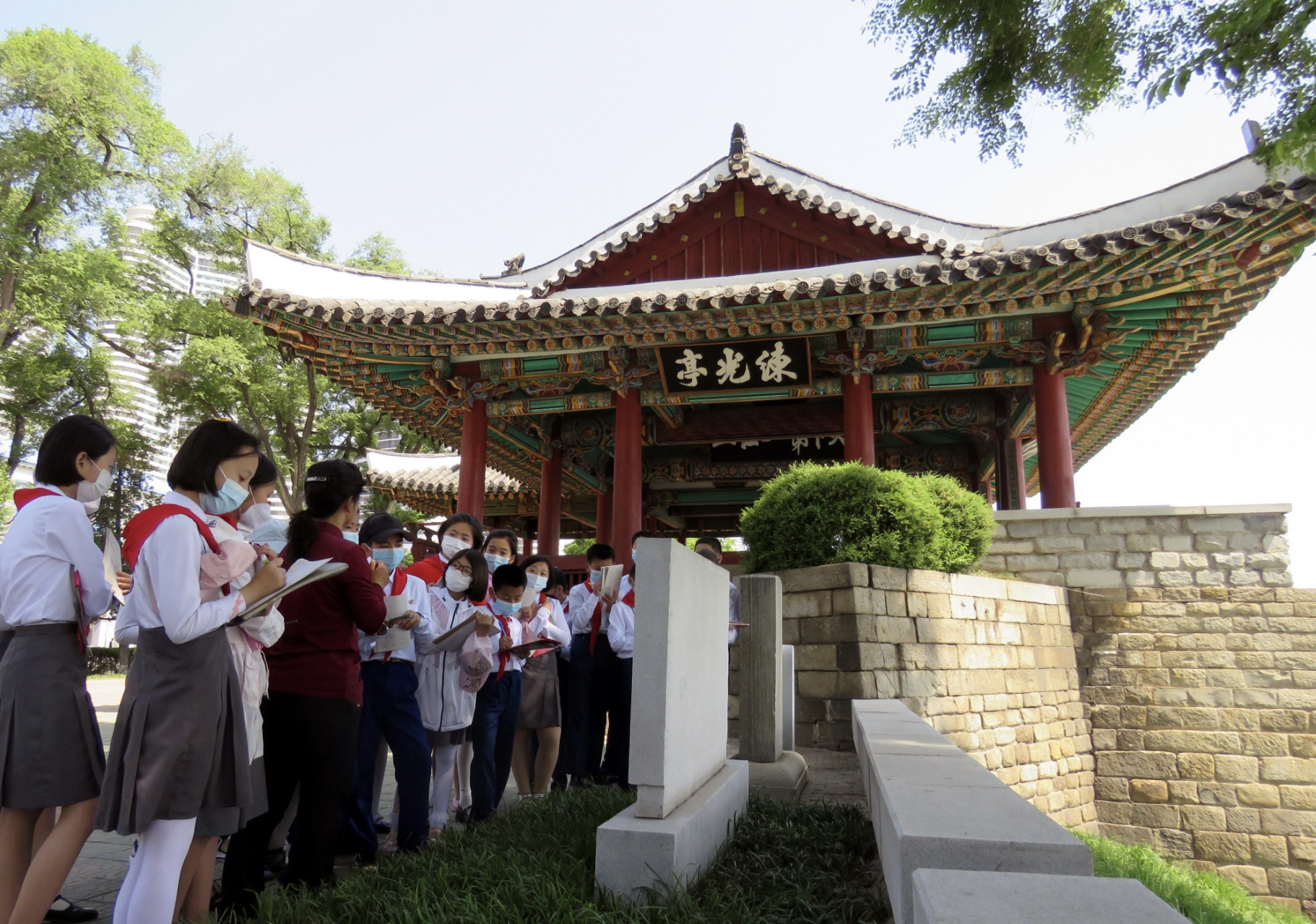 壬辰1592年6月倭寇占领平壤城时,那时的桂月香还是一个卑微的歌妓,但