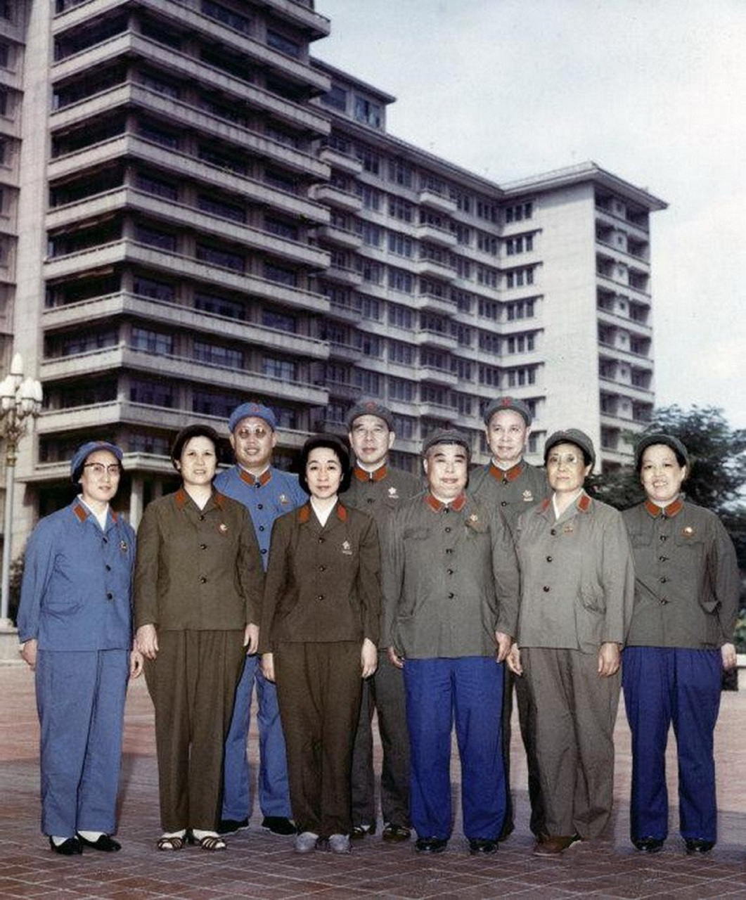 1967年5月,一天,林豆豆的父亲接见空军老吴,与他谈话.