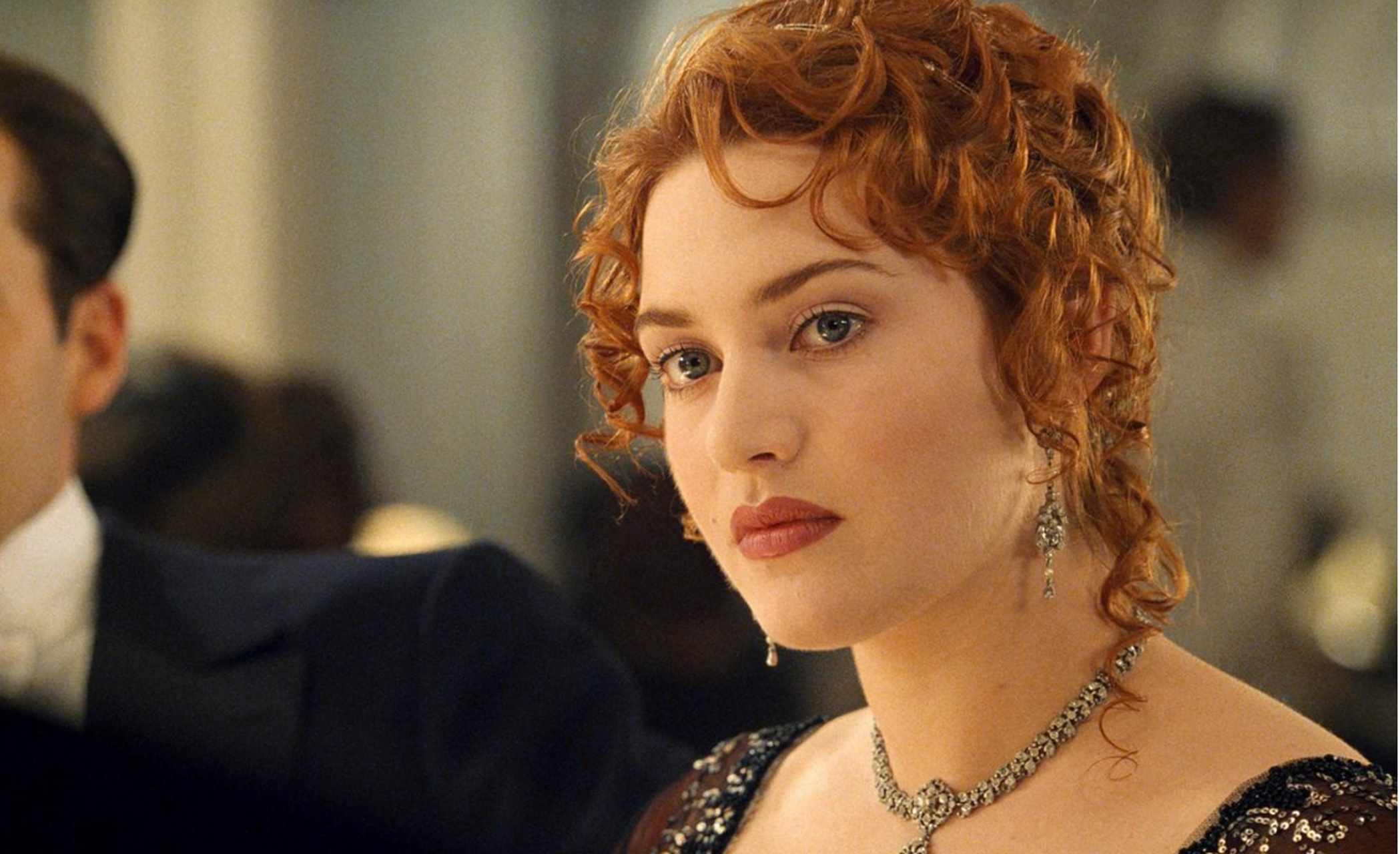 1997年,电影《泰坦尼克号》rose为啥只戴了一次帽子?