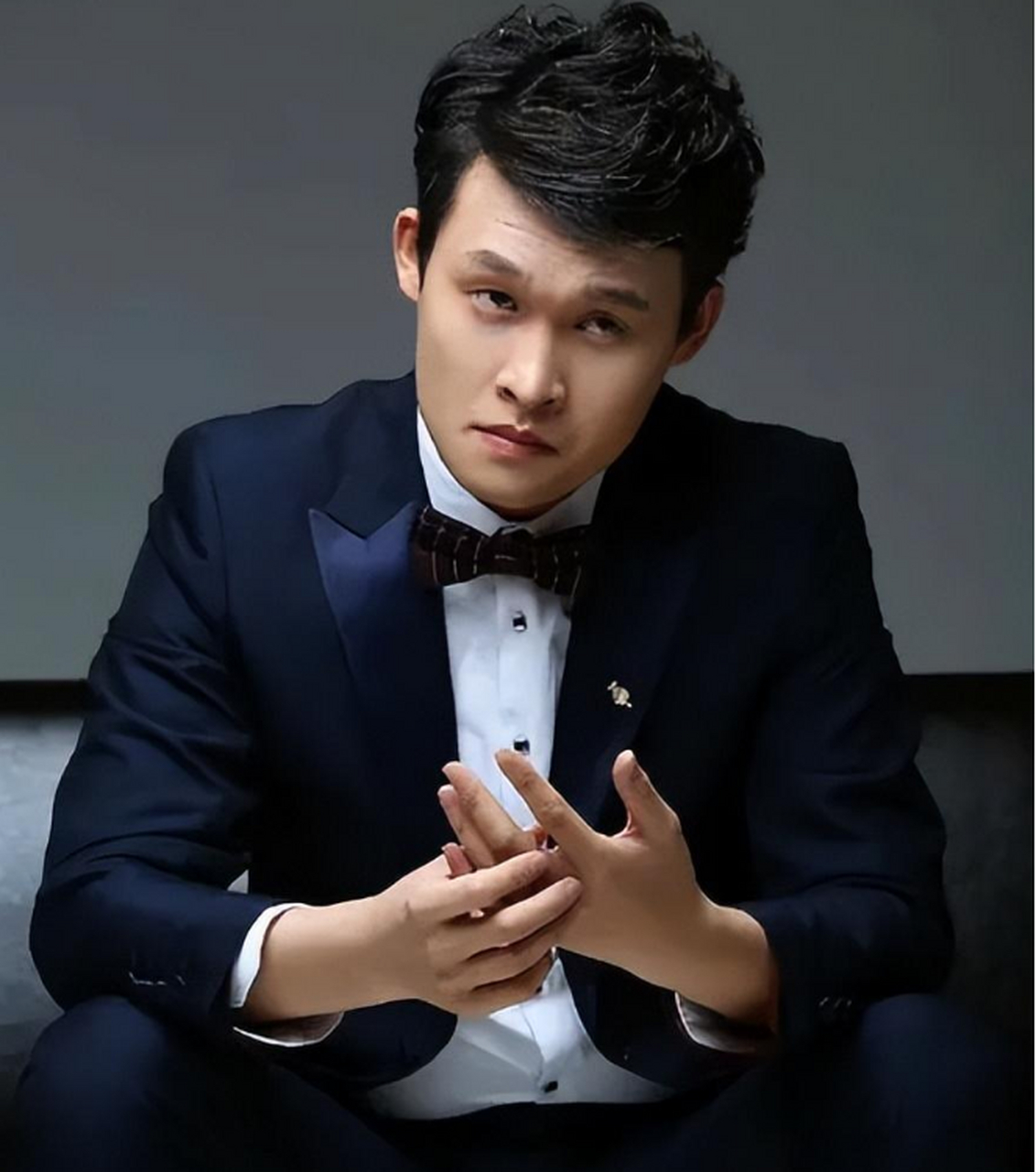 然而小沈龙身上有一个毛病,就是爱"取巧",明明在演戏与导演行业有着