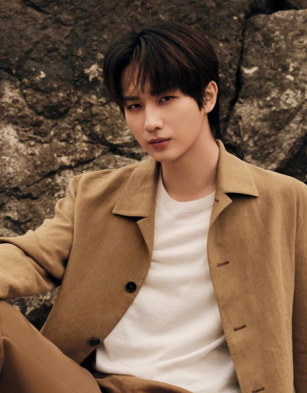 疑似与女友同居数月】 李宏毅也恋爱了?