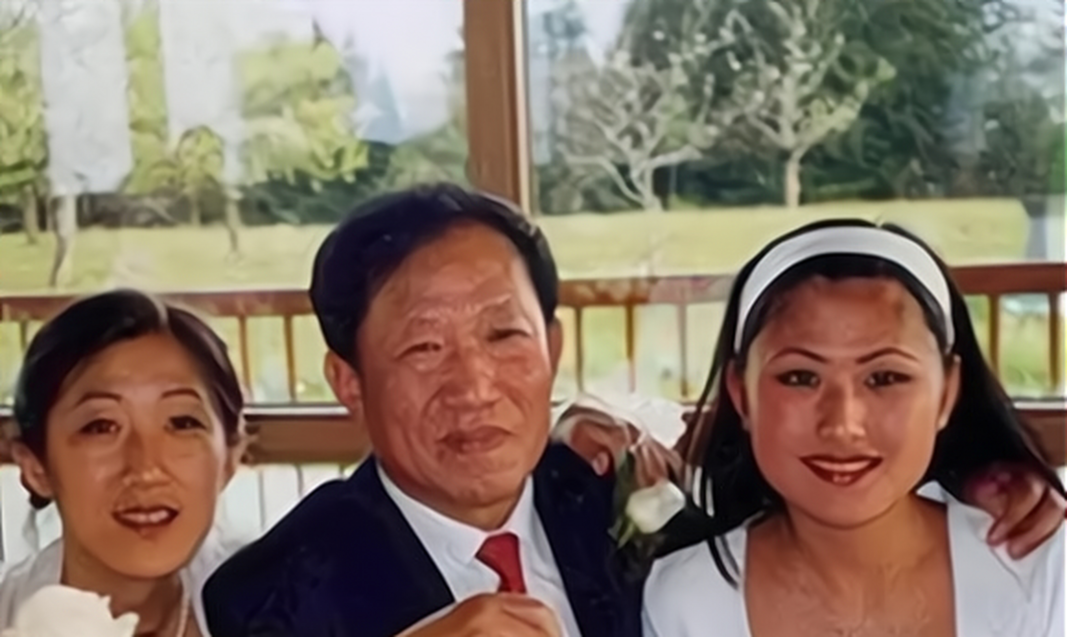 把东风导弹机密卖给了沃维汉,没想到,几年后,他的妻子却在买菜的时候