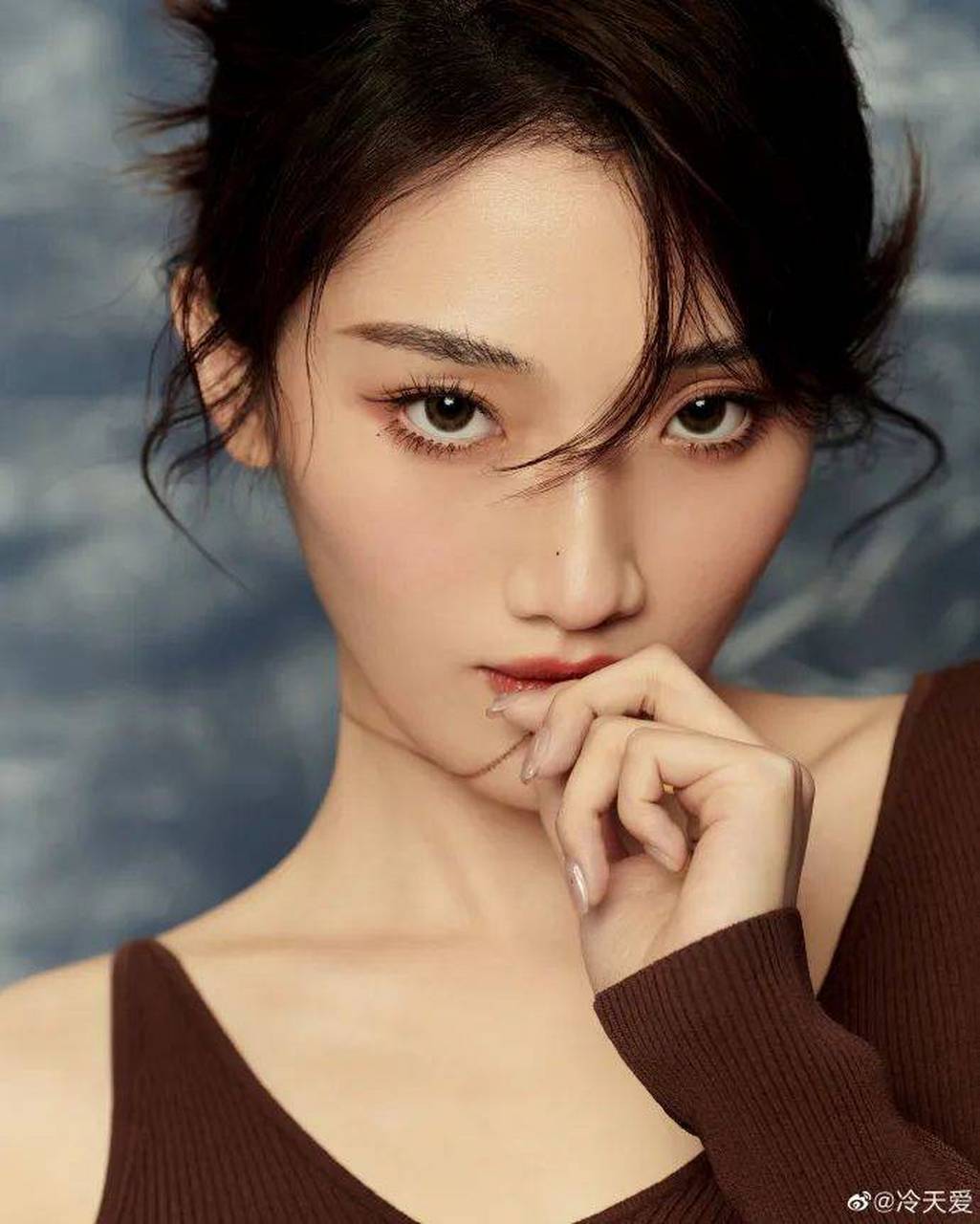 原创            美女体育主播冷天爱超靓!