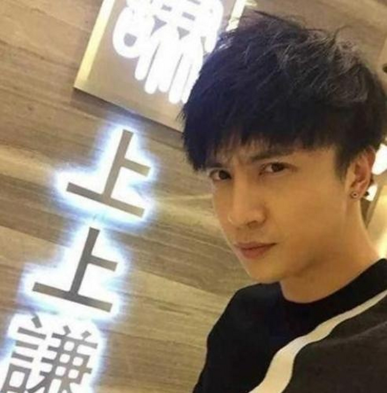 而在这几年一直都很火的歌手薛之谦,其实他也是有自己喜欢的一个副业.