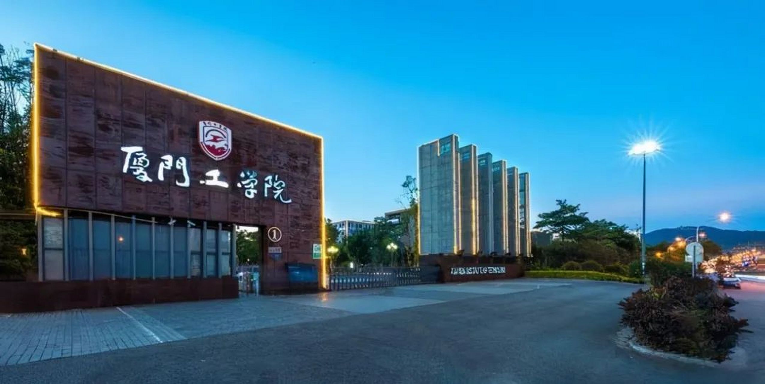 厦门理工学院校门图片