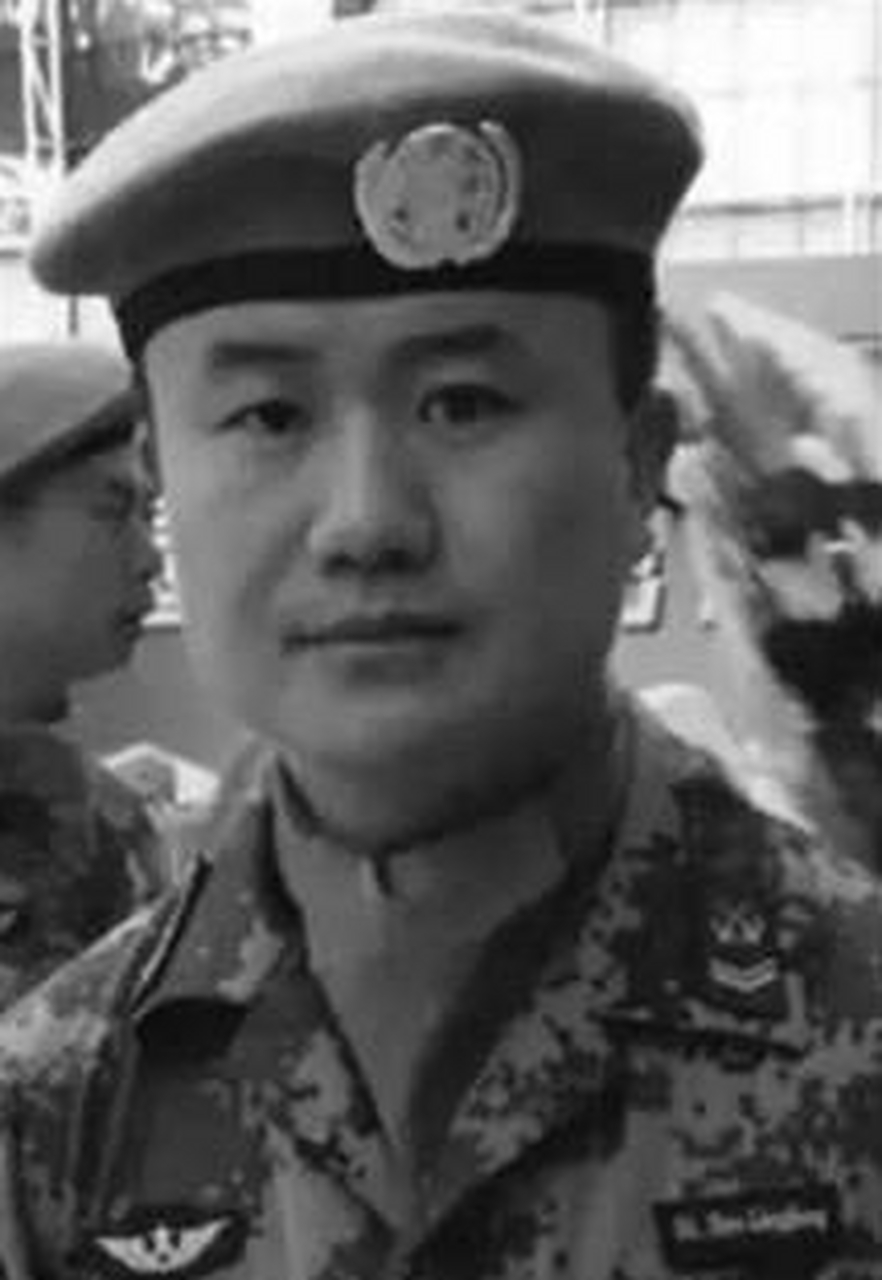 恐怖分子袭击车辆,试图闯入中国驻马里维和部队营区, 战士申亮亮开枪