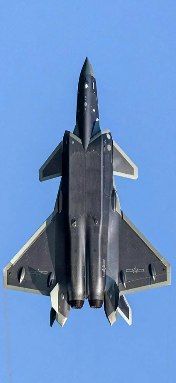 解放军歼20机腹图,这几张哪个最能体现歼20的气质?