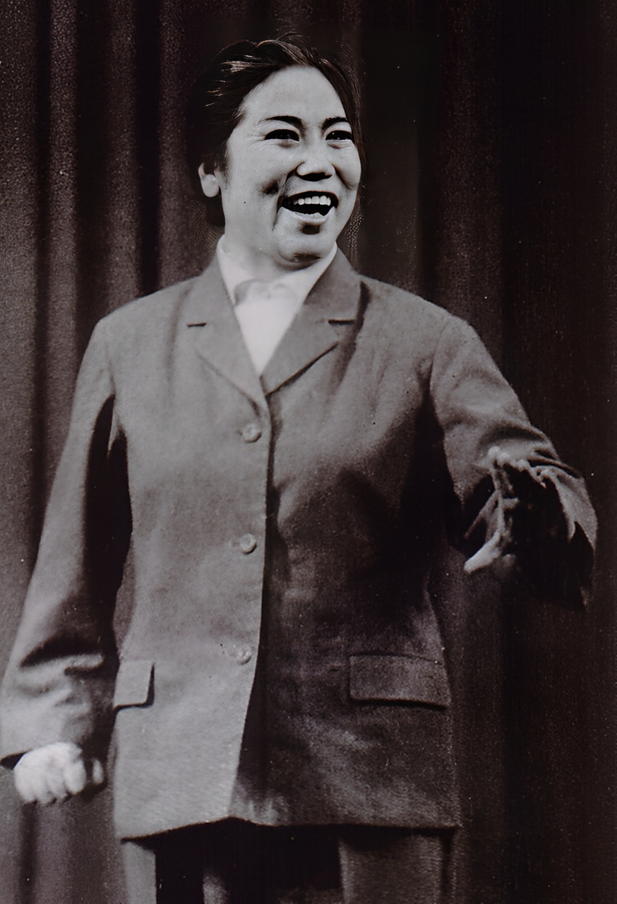 危机时刻,常香玉向国家捐赠了15亿美元:去买一架战斗机.祝你凯旋归来!