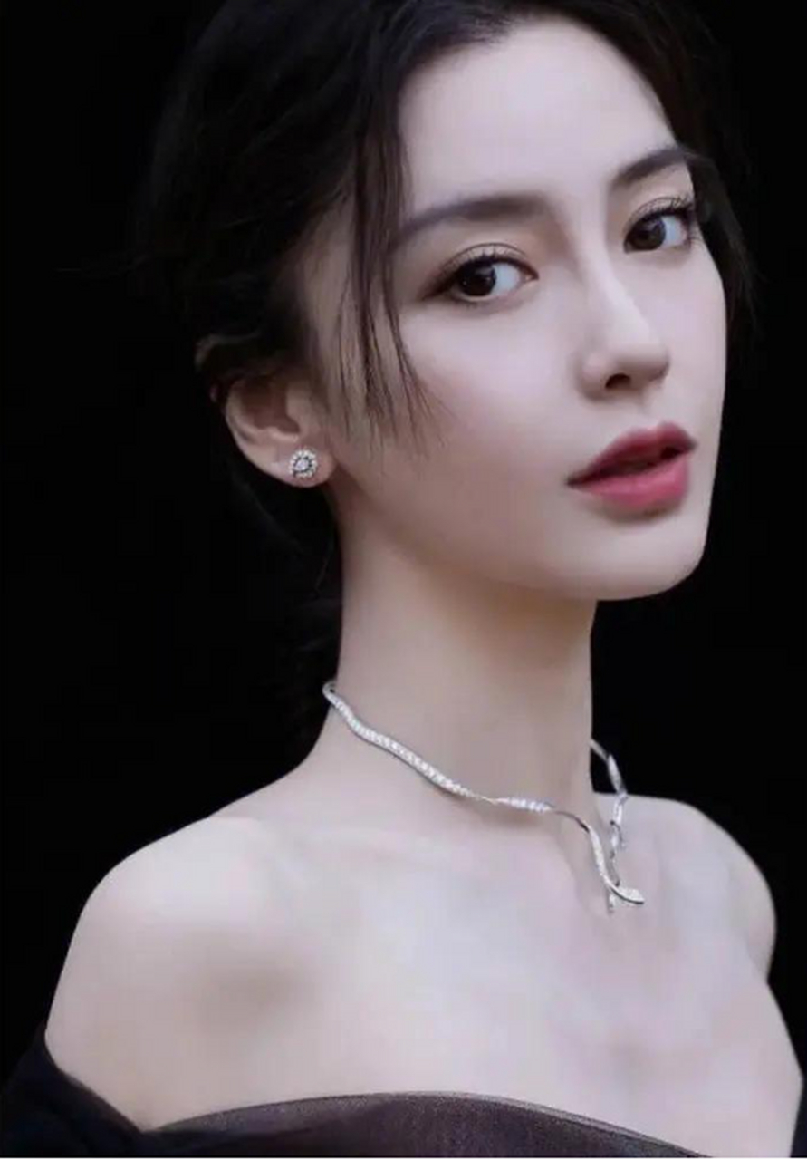 最近关于杨颖为什么瘦的话题上了热搜,起因是杨颖在节目里说了这样一