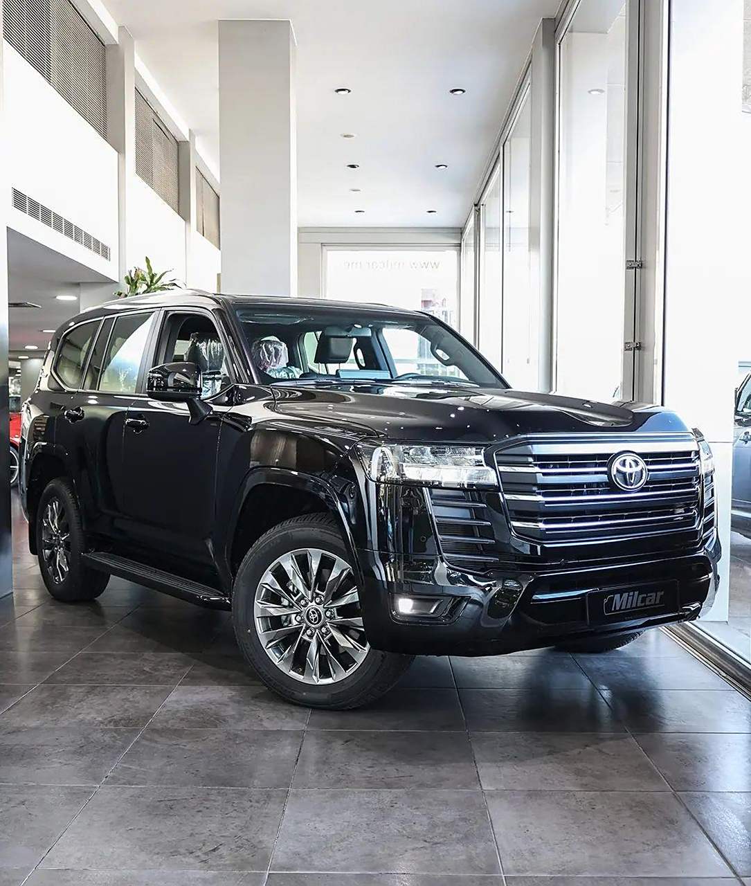 丰田2023款land cruiser gxr 2023,黑外黑内的搭配,挺朴素,对于这样