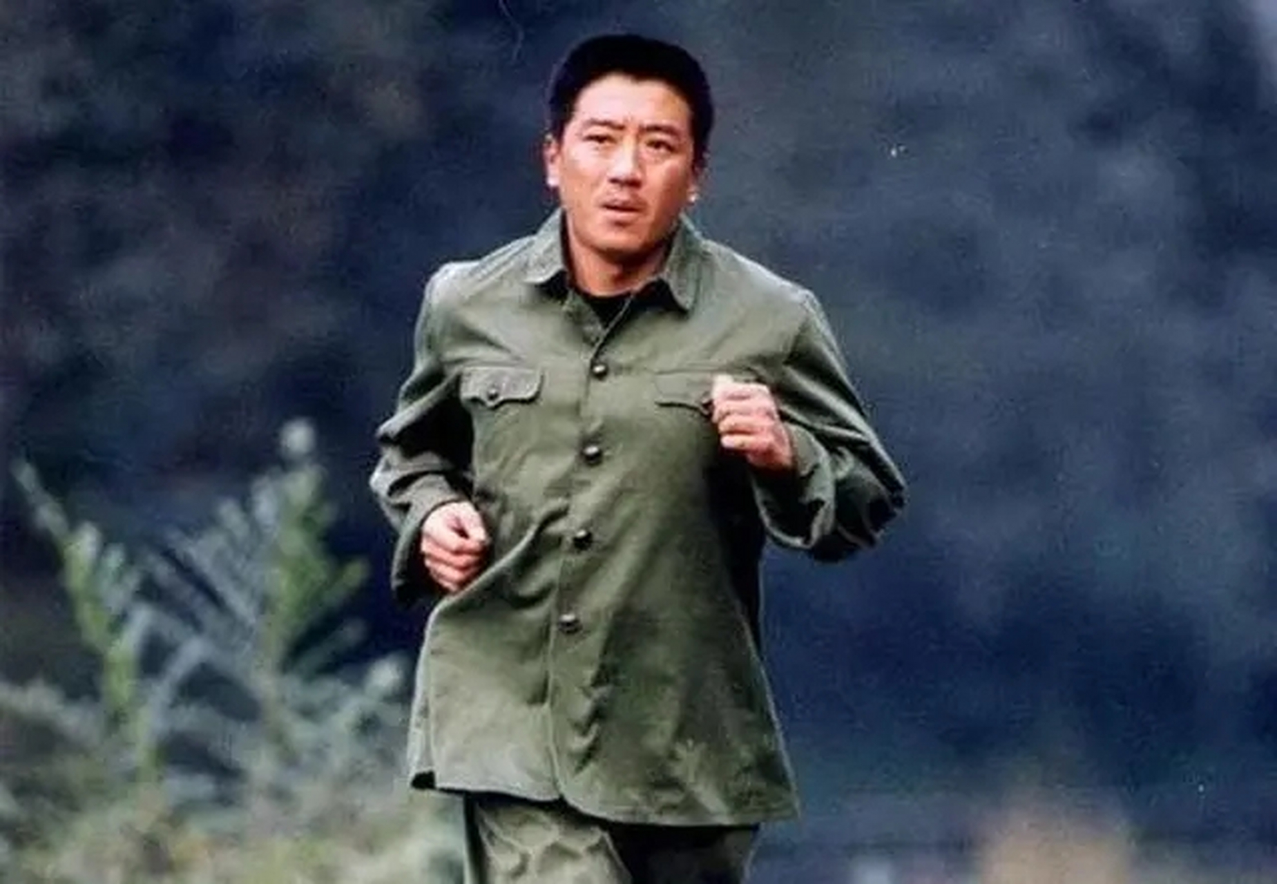 当年导演陈国军筹拍《末路》,拍一半时出演"白宝山"的演员叫嚣抬价:"