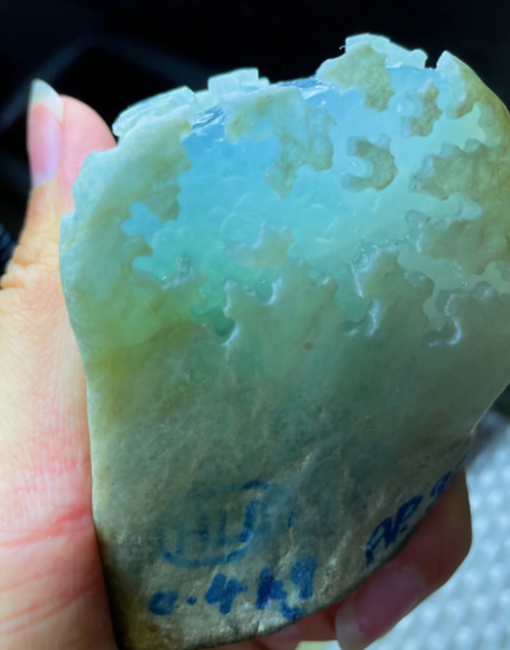 点击头像看直播##翡翠原石# 大马坎天空蓝水石,整个已脱沙的料子