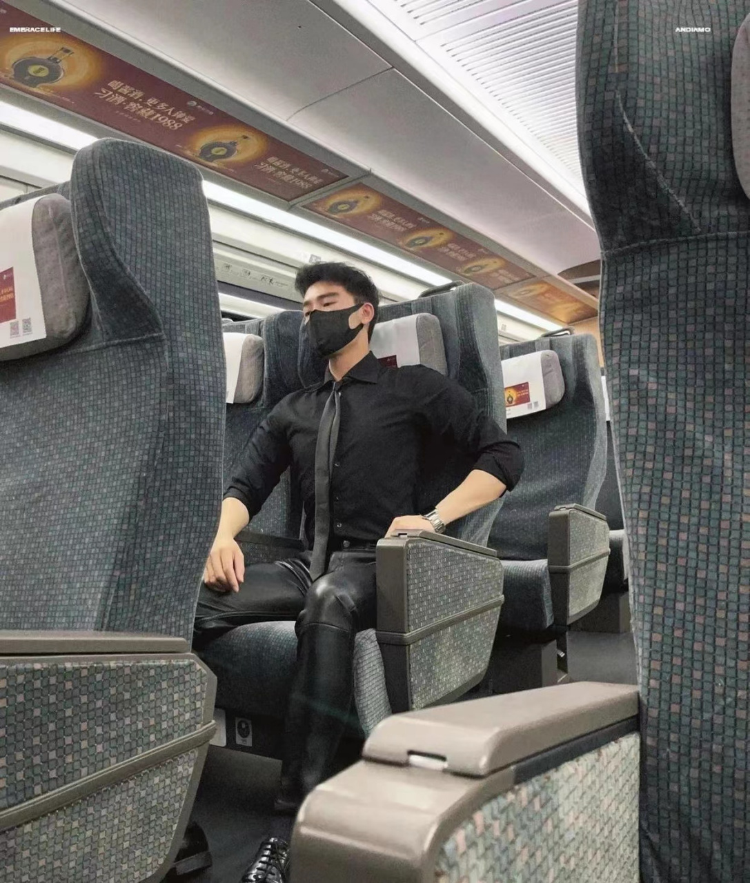 看这穿搭,是托尼老师吗?