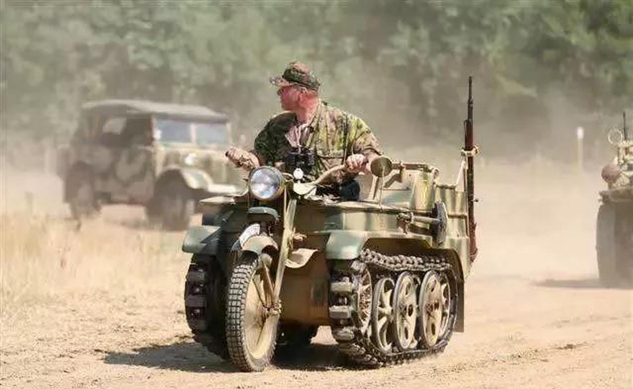 领动计划# 德国sdkfz.2型半履带摩托车.