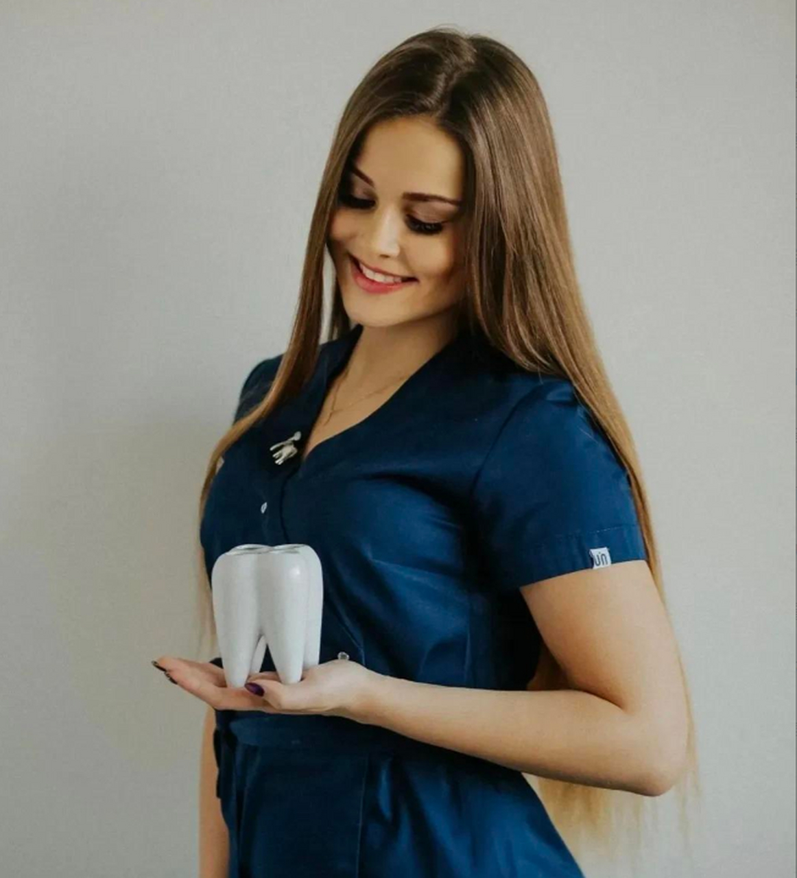 这样的医生病人都排几个月的队了,为何还要出去兼职? 维罗妮卡·穆里