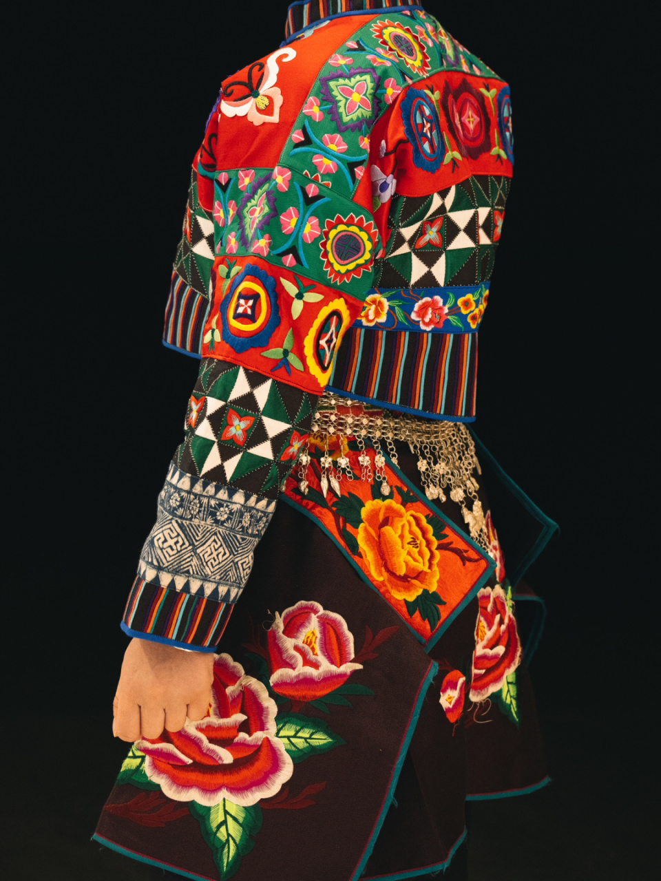 探秘贵州丹寨八寨苗族古老纹样的新拼图  在探索八寨苗支系的旅程中