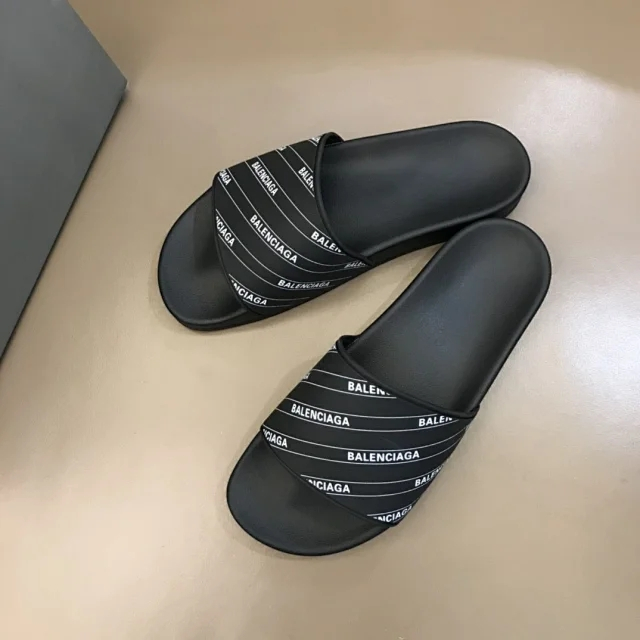 巴黎世家时尚休闲拖鞋