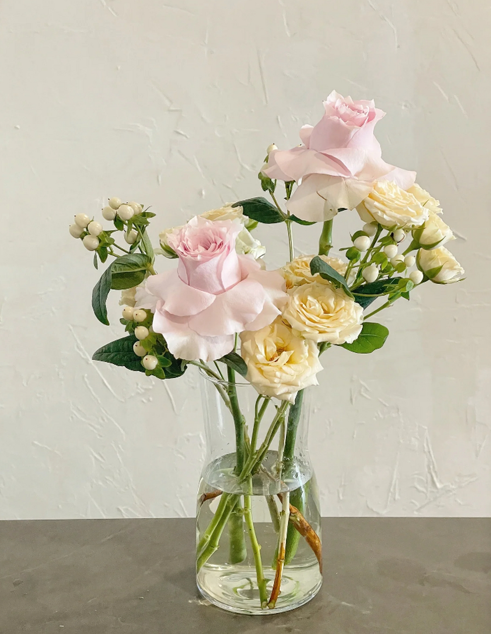 花艺师的魔法:用鲜花点亮生活 插花是一种艺术,它通过巧妙的搭配与