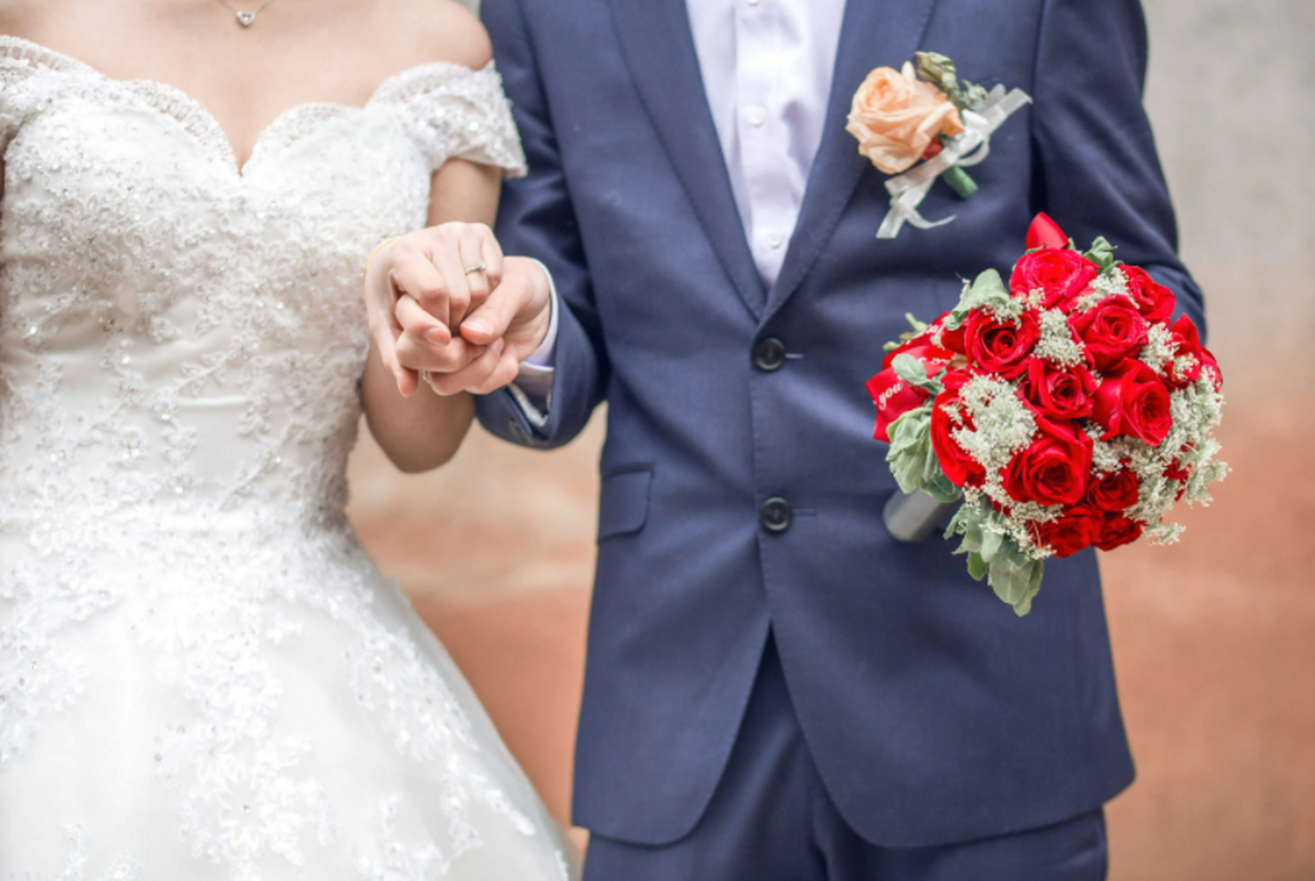 家在河南的李壮壮结婚啦,妻子是单亲家庭,她母亲当时还不同意这门婚事