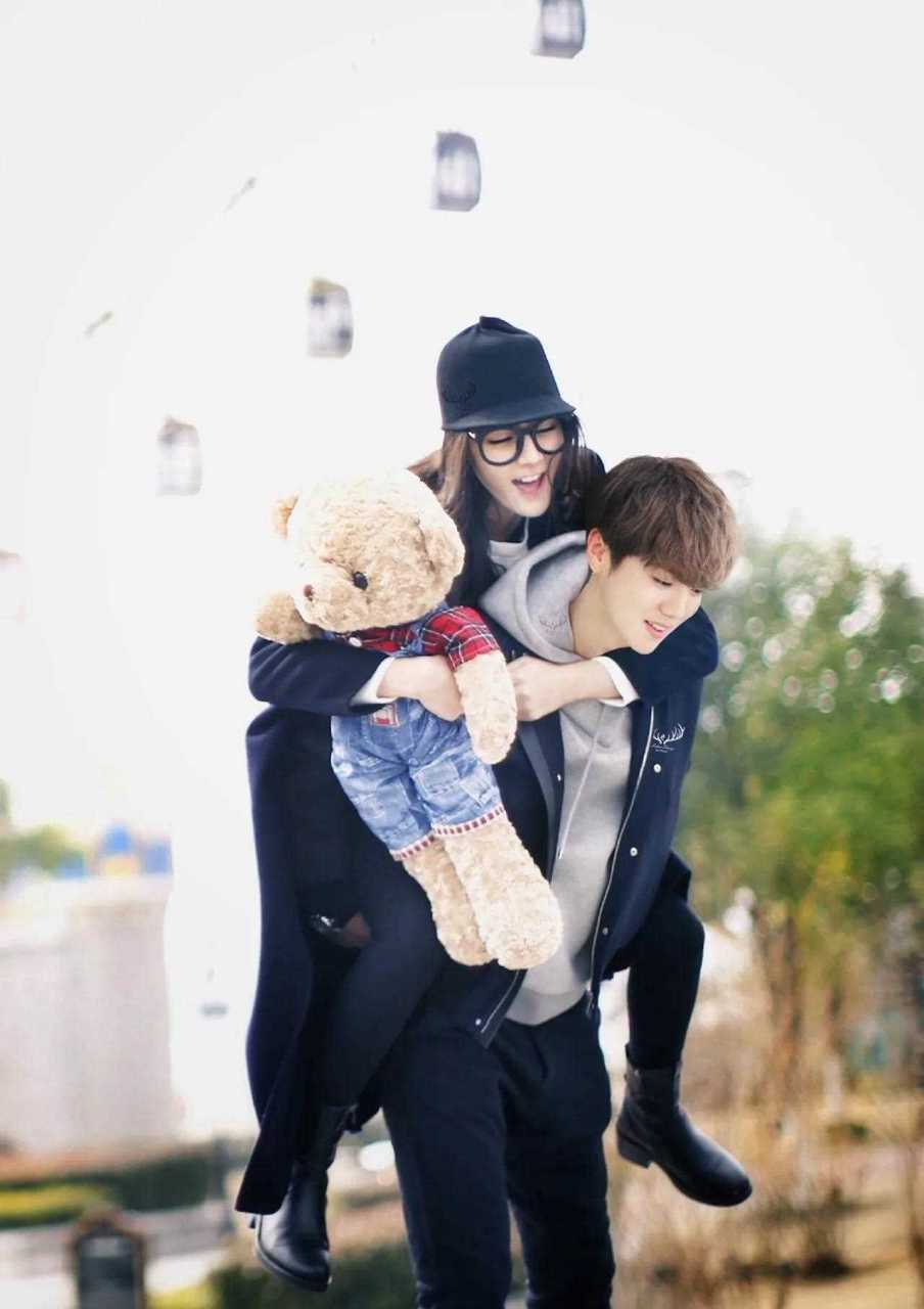 其实除了关晓彤以外迪丽热巴也是跟鹿晗很般配呢![骷髅]