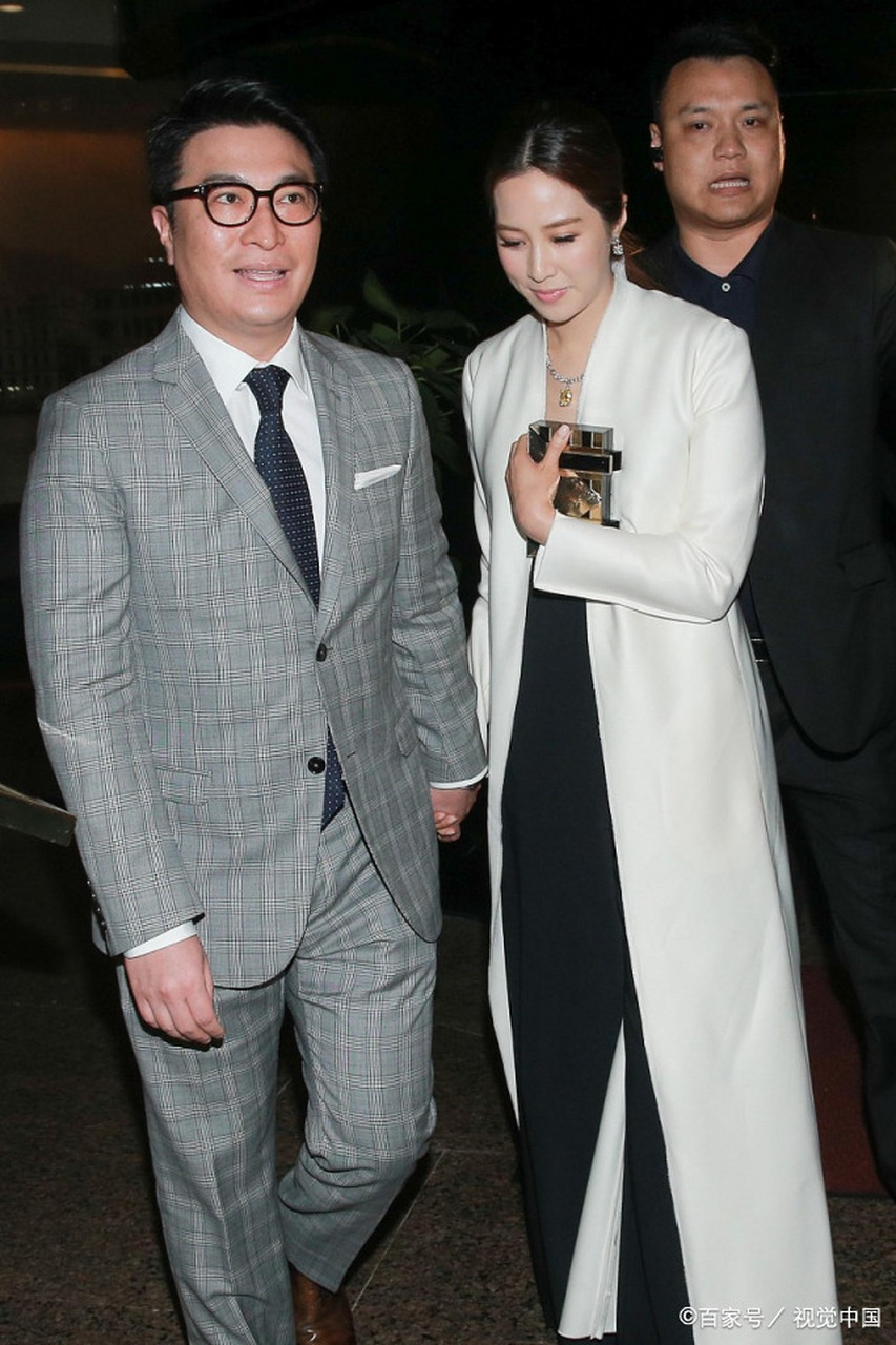 "千亿媳妇"徐子淇与李兆基的二儿子李家诚婚后育有2子2女,婚后生活