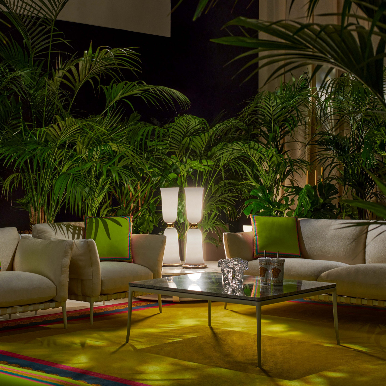 范思哲女神"花瓣灯" 太有意境啦!