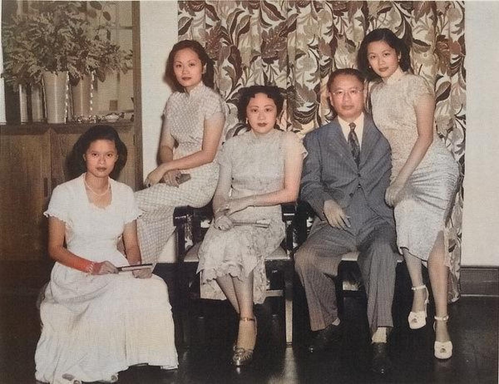 年轻的张乐怡,时年十八九岁,1.