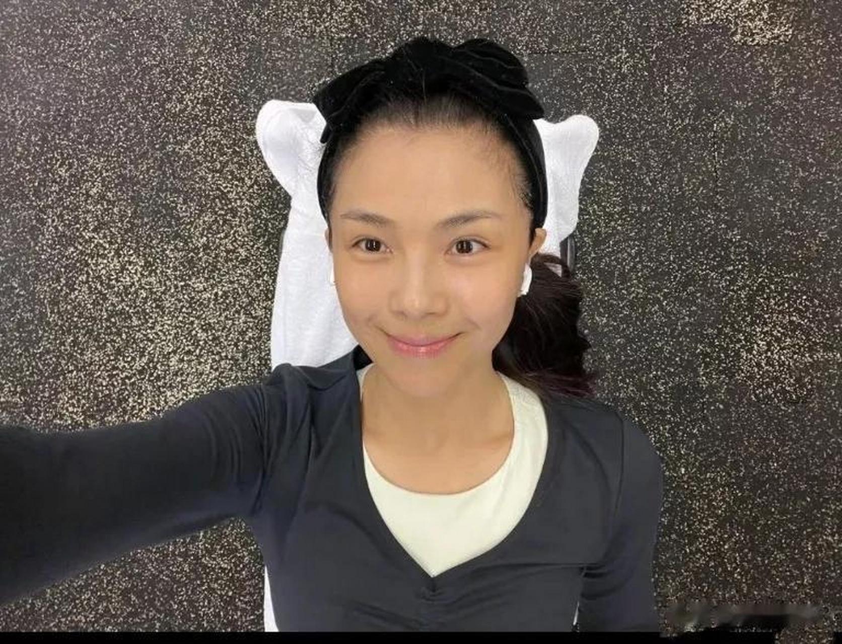 刘涛少见的素颜照.