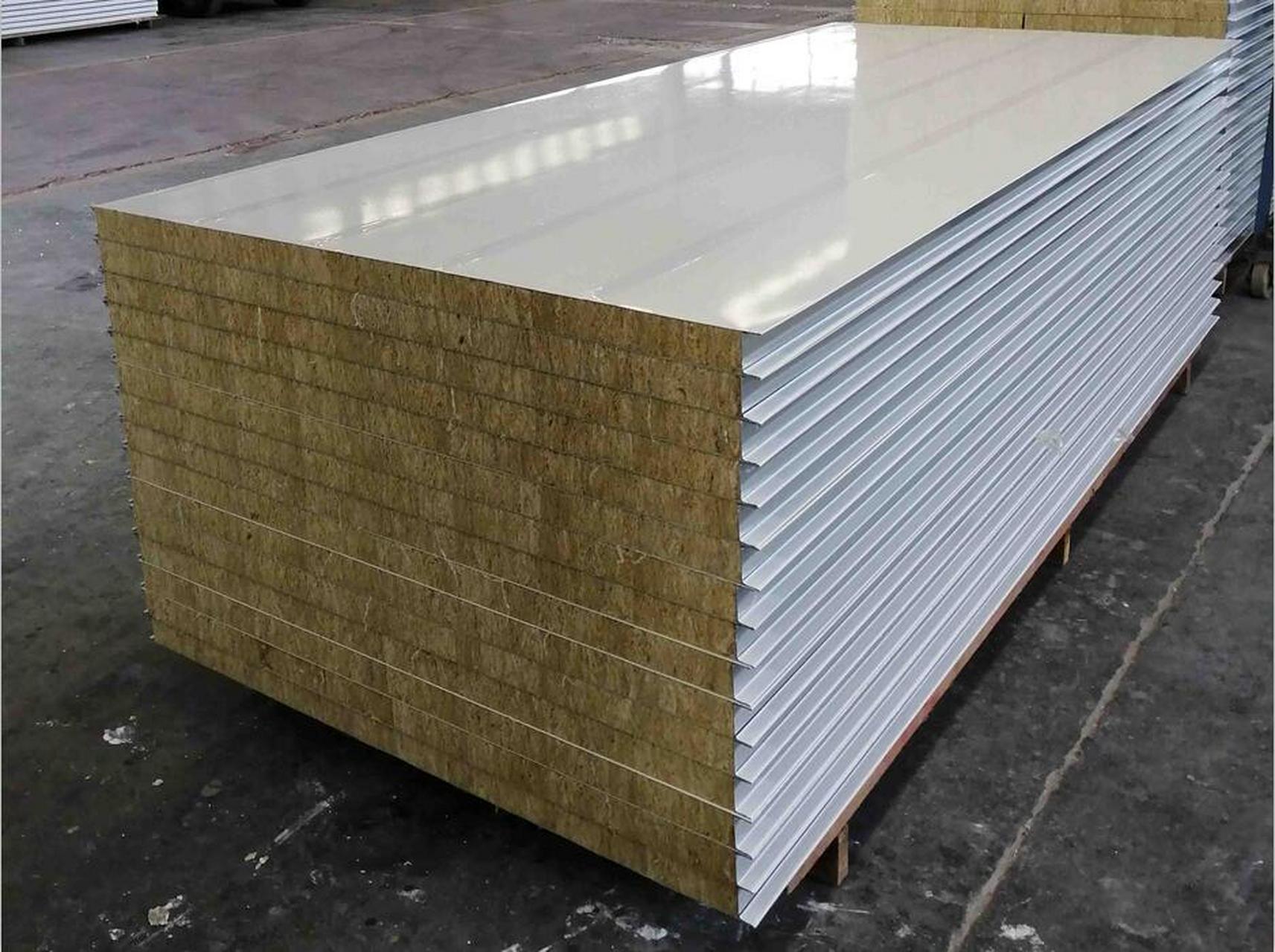 玻镁板在净化彩钢板行业内主要用在彩板与岩棉之间,增加夹心板刚性