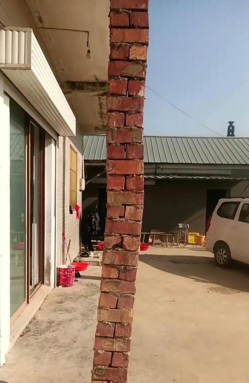 网友:请的高级砖工砌的柱子,他要500一天值不值?