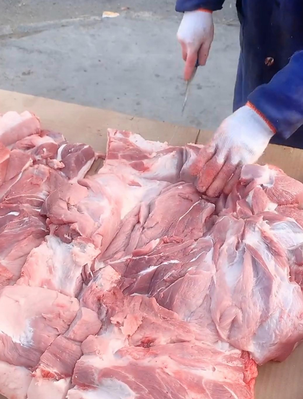 这个猪肉一看就是注水肉,颜色这么浅!