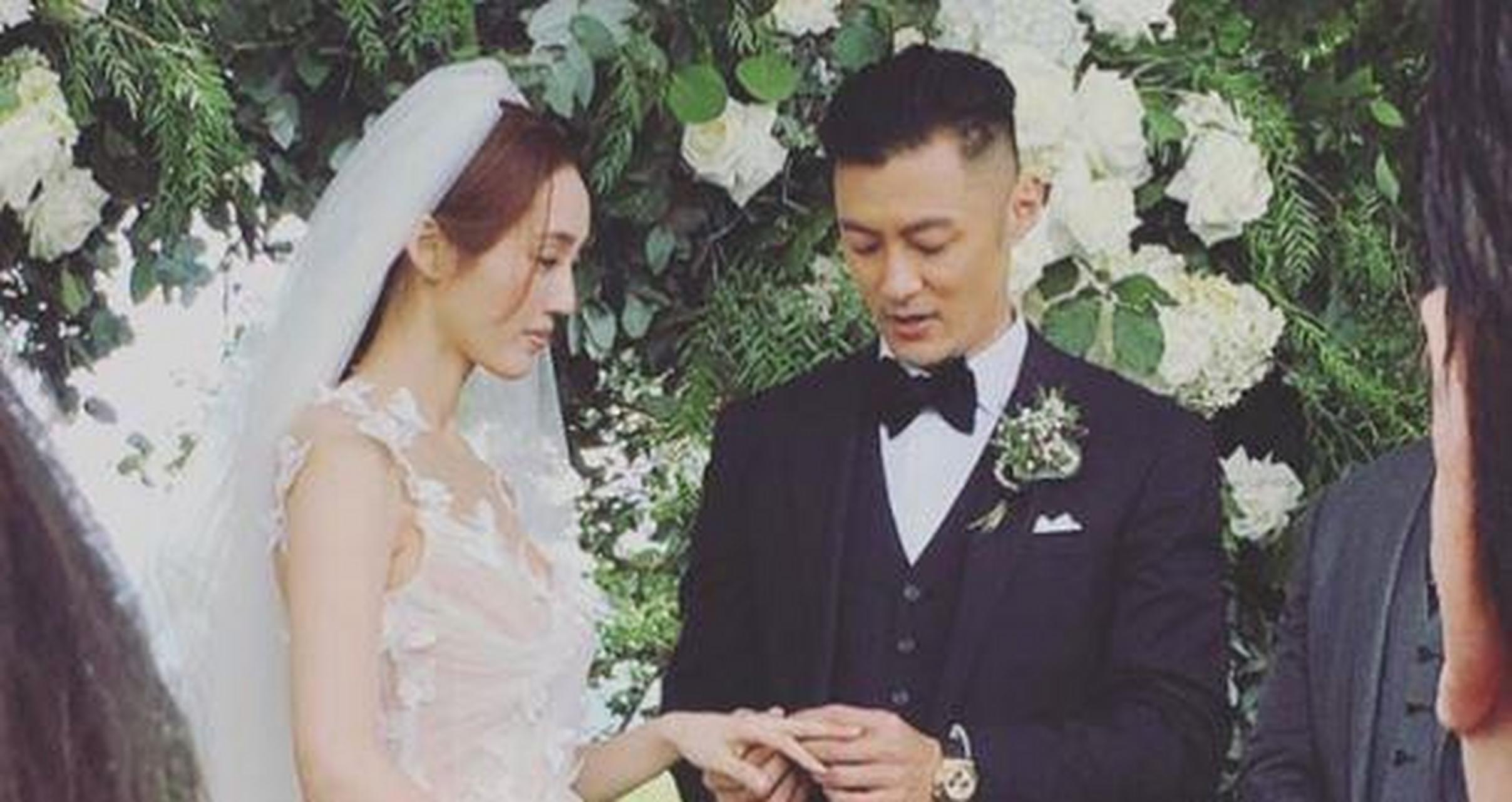40岁余文乐晒生日照片 妻子王棠云与众多美女为他庆生