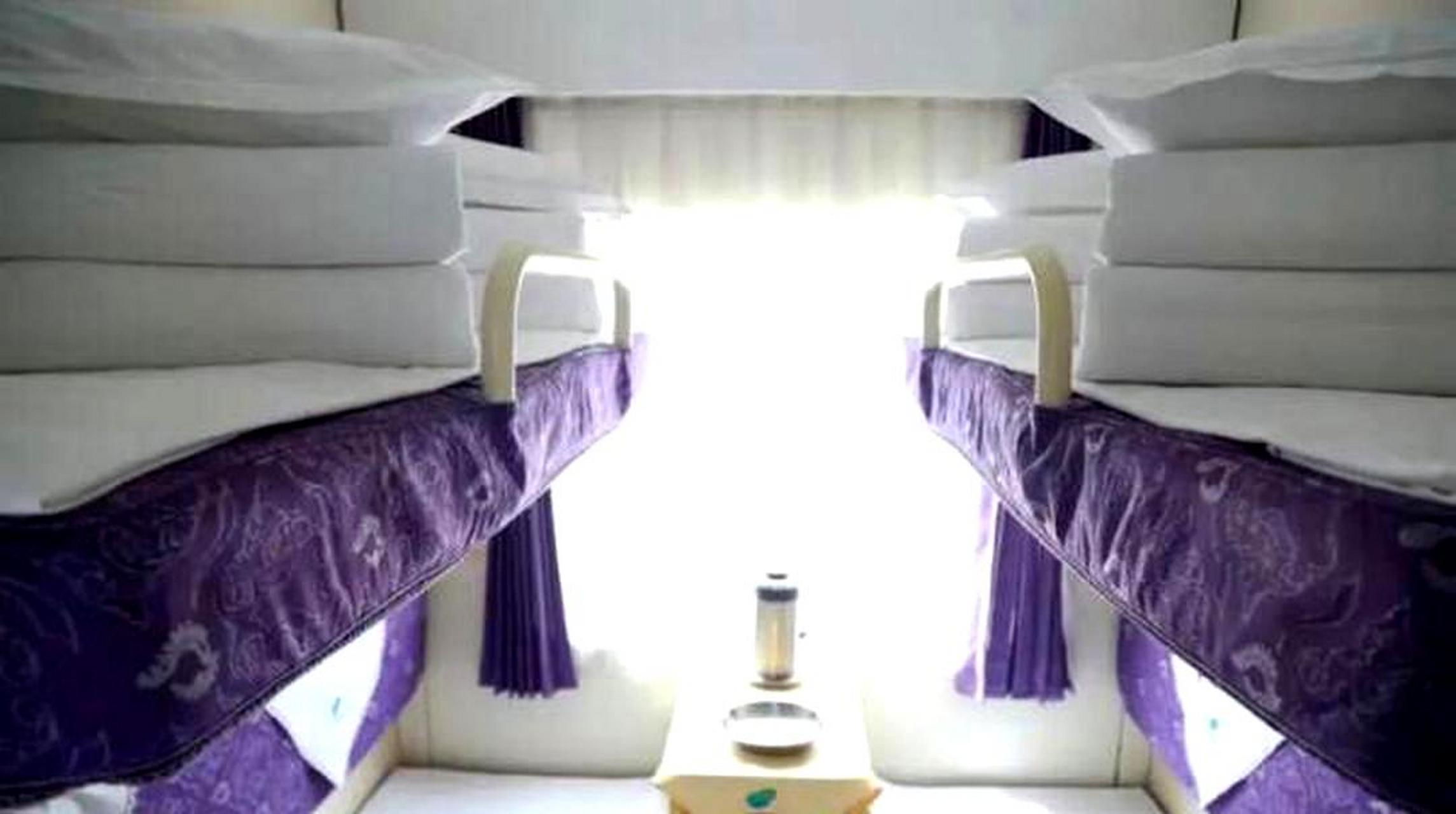 "软卧车厢分配男女比例引发网友争议,铁路曾试行女性专用车厢但未持续