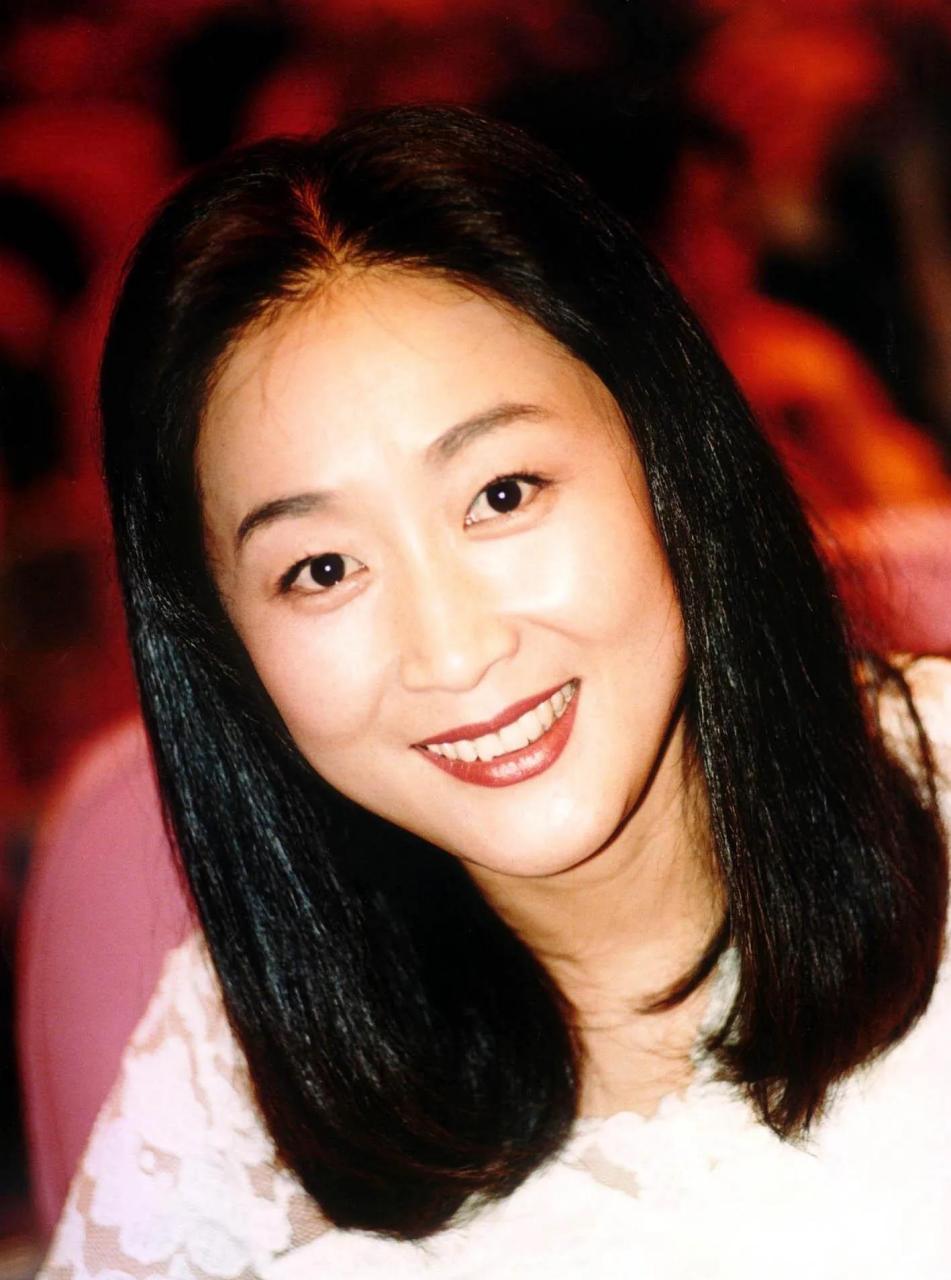 gif创作人# 著名演员陈瑾年轻时的照片,原来也是朵清纯雅致的小白花