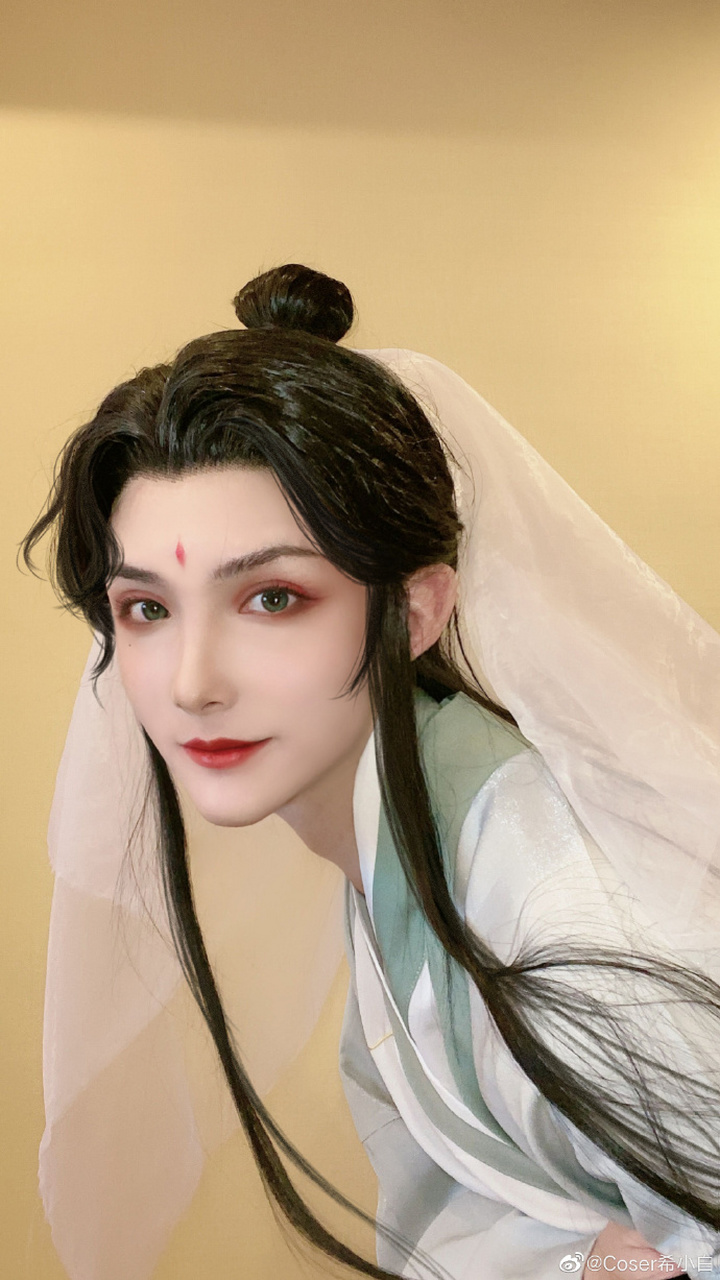 (图源wb:coser希小白)