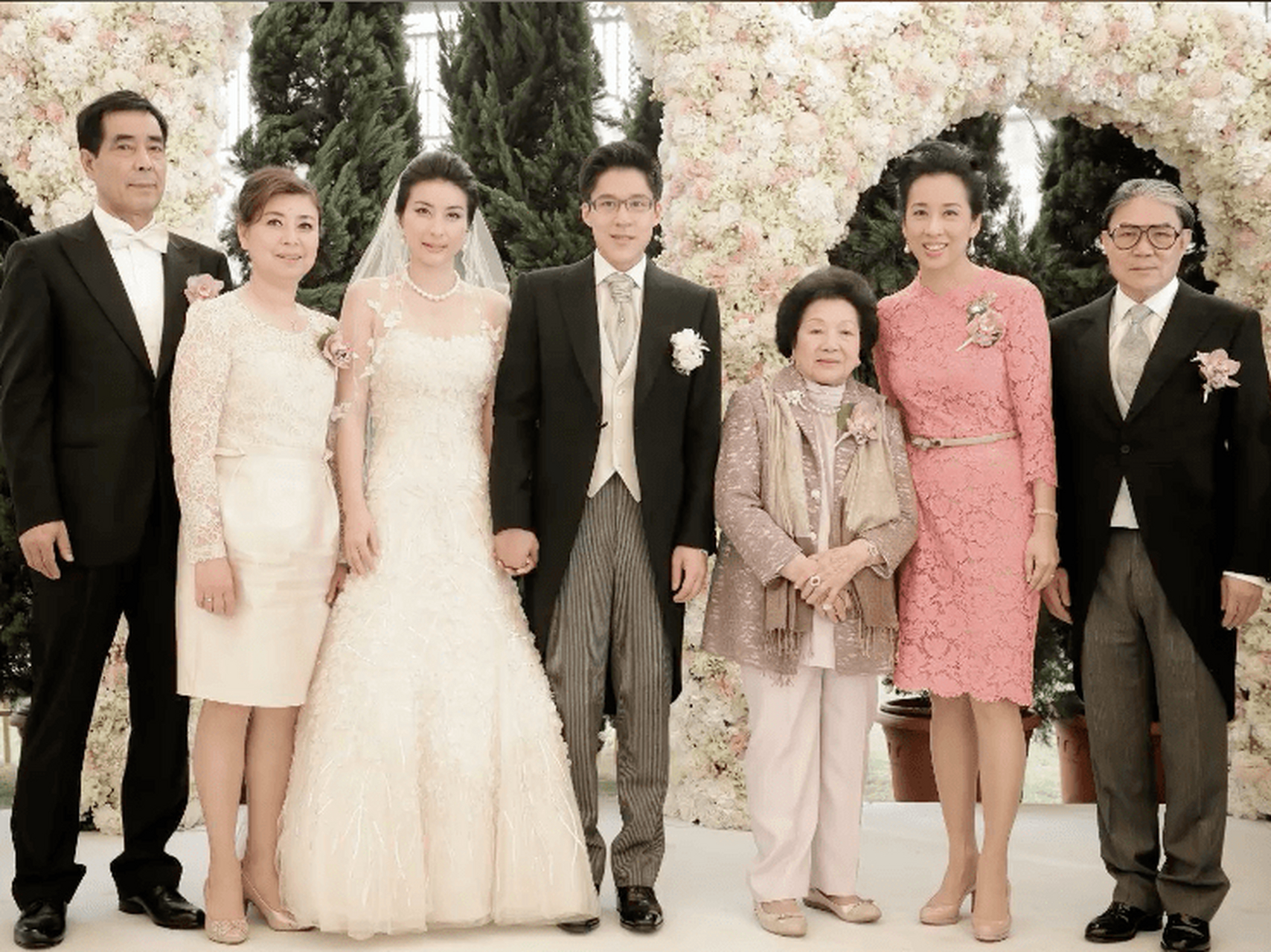 2012年,郭晶晶和霍启刚结婚,在婚礼上,公公霍震霆却说:"感谢晶晶下嫁