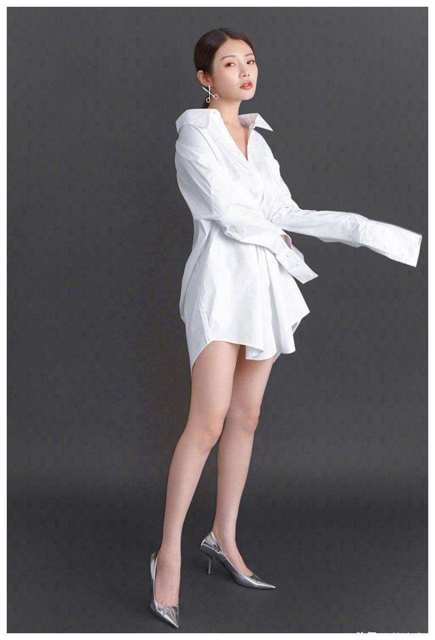 徐冬冬白衬衣大长腿性感写真