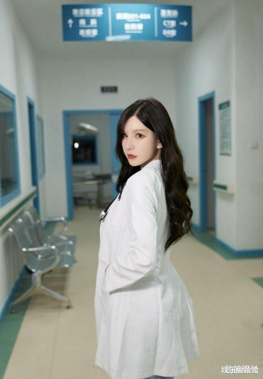 图集:裤里丝女神护士,肉丝长裤高跟鞋