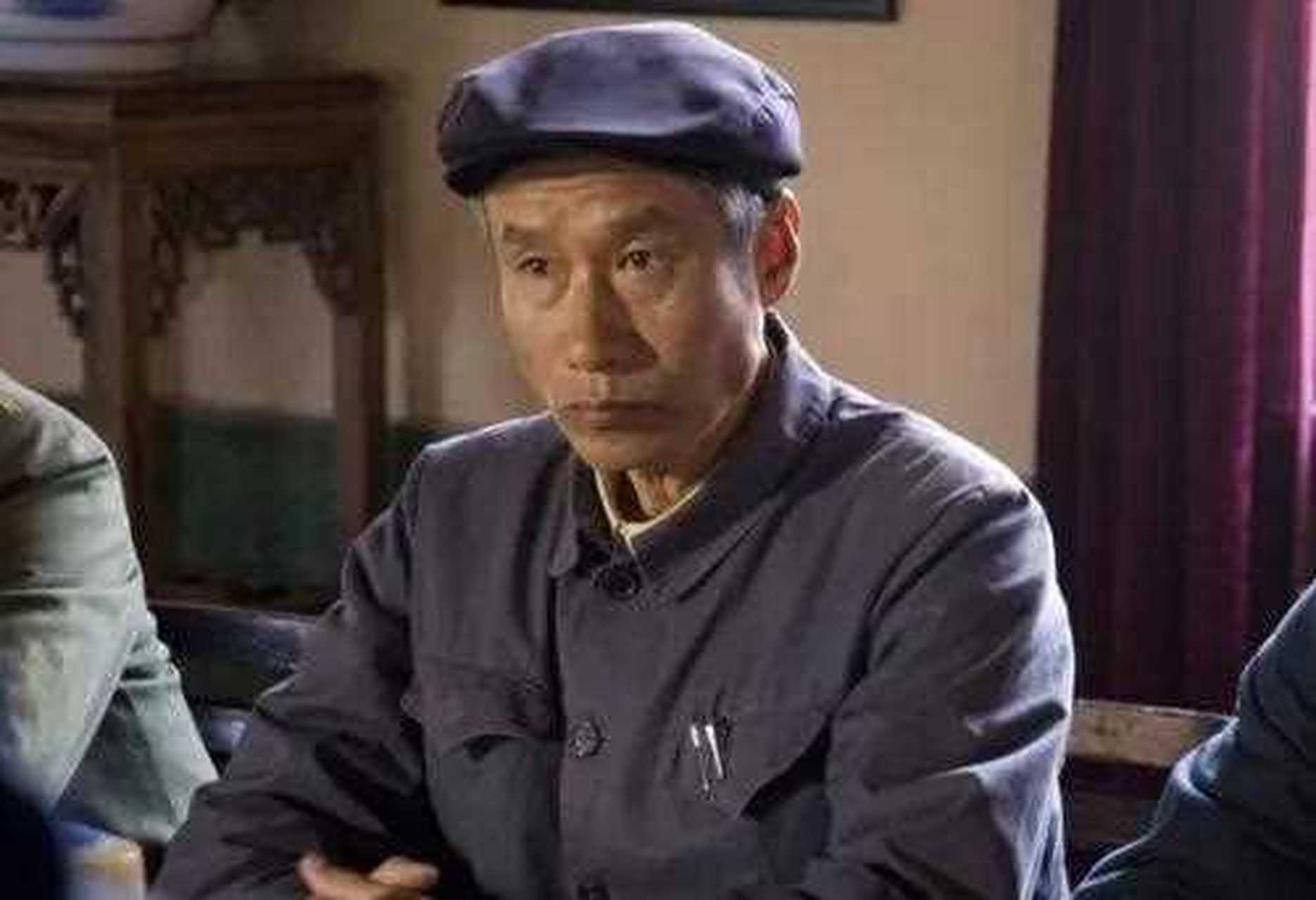 1990年,28岁的孟天骄把32岁的刘佩琦带回了家,跟母亲宣布:"我们要结婚