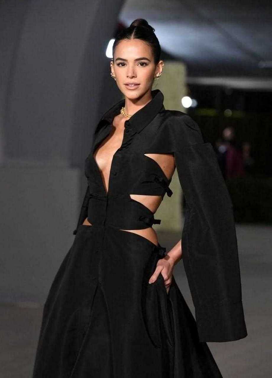 内马尔第5任女友布鲁娜·马尔科辛(bruna marquezine),童星出身,身材