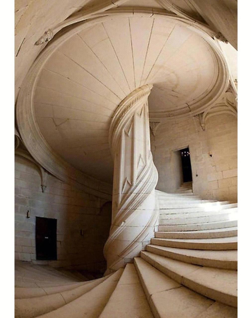 [照相机]  法国卢瓦尔河谷尚博尔城堡的双螺旋楼梯,由达·芬奇设计