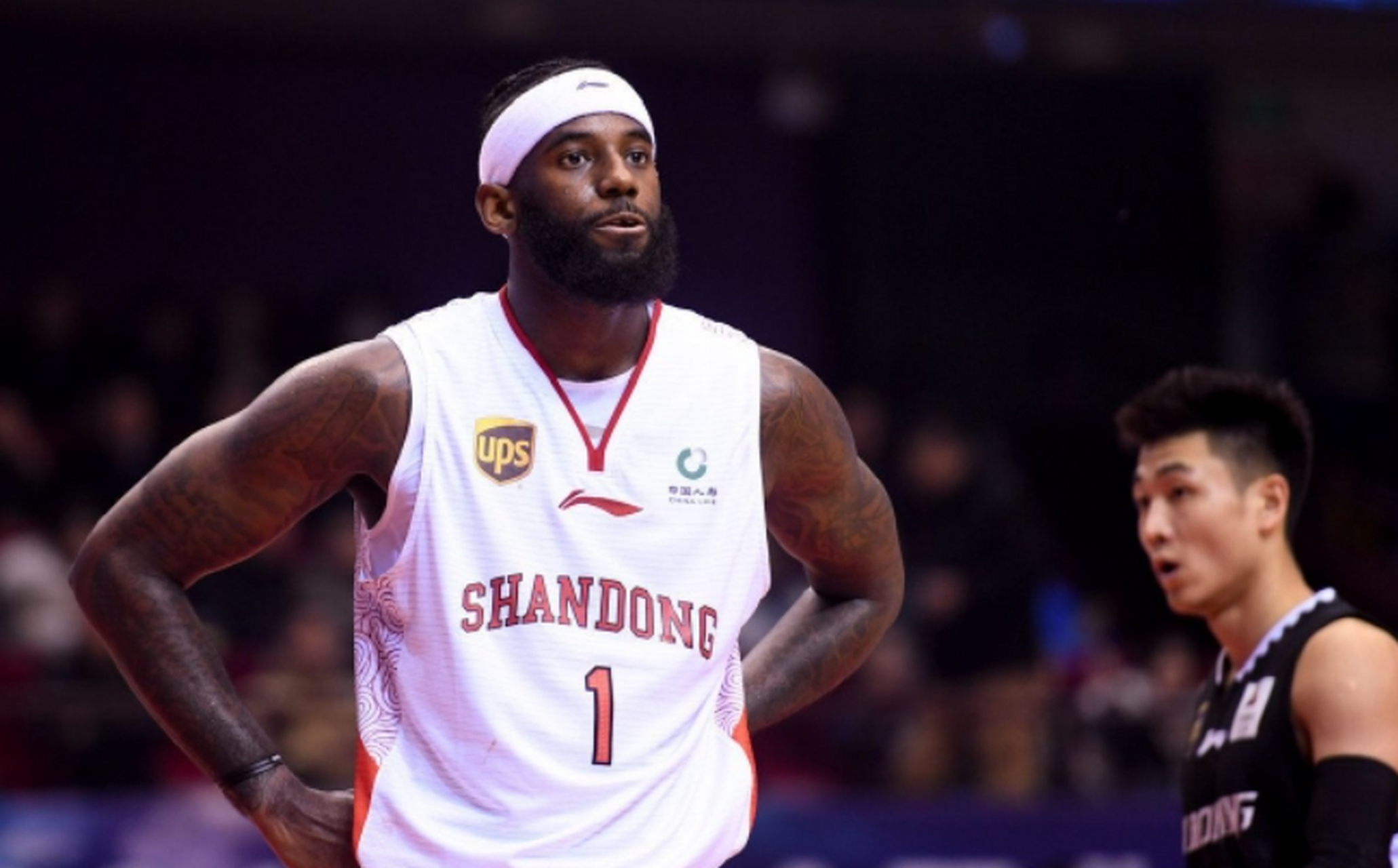 贾卡尔-桑普森1993年出生于美国,身高2米01!