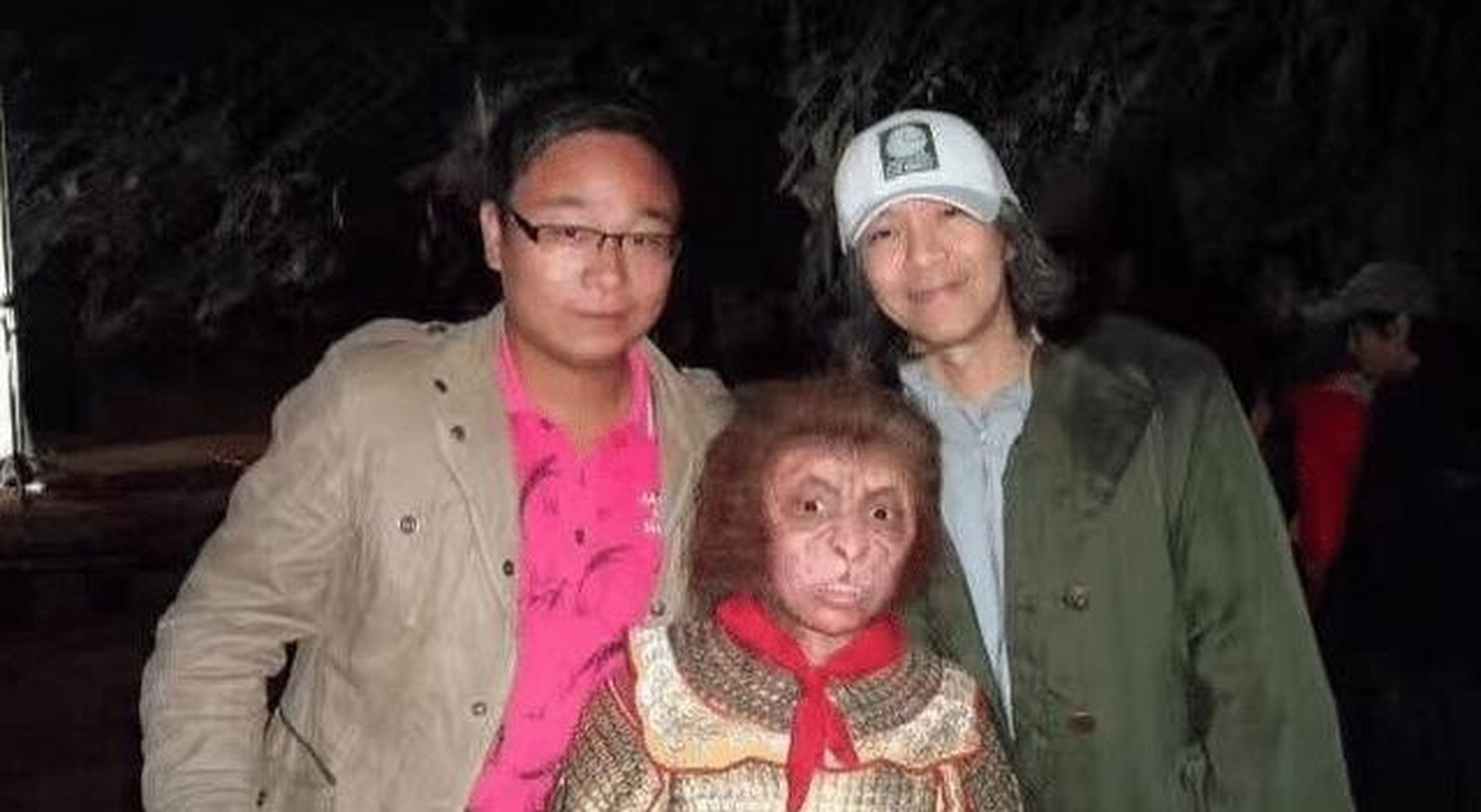 葛行于的家庭背景不是很好,小时候因为长得丑被妈妈嫌弃,他是被爷爷