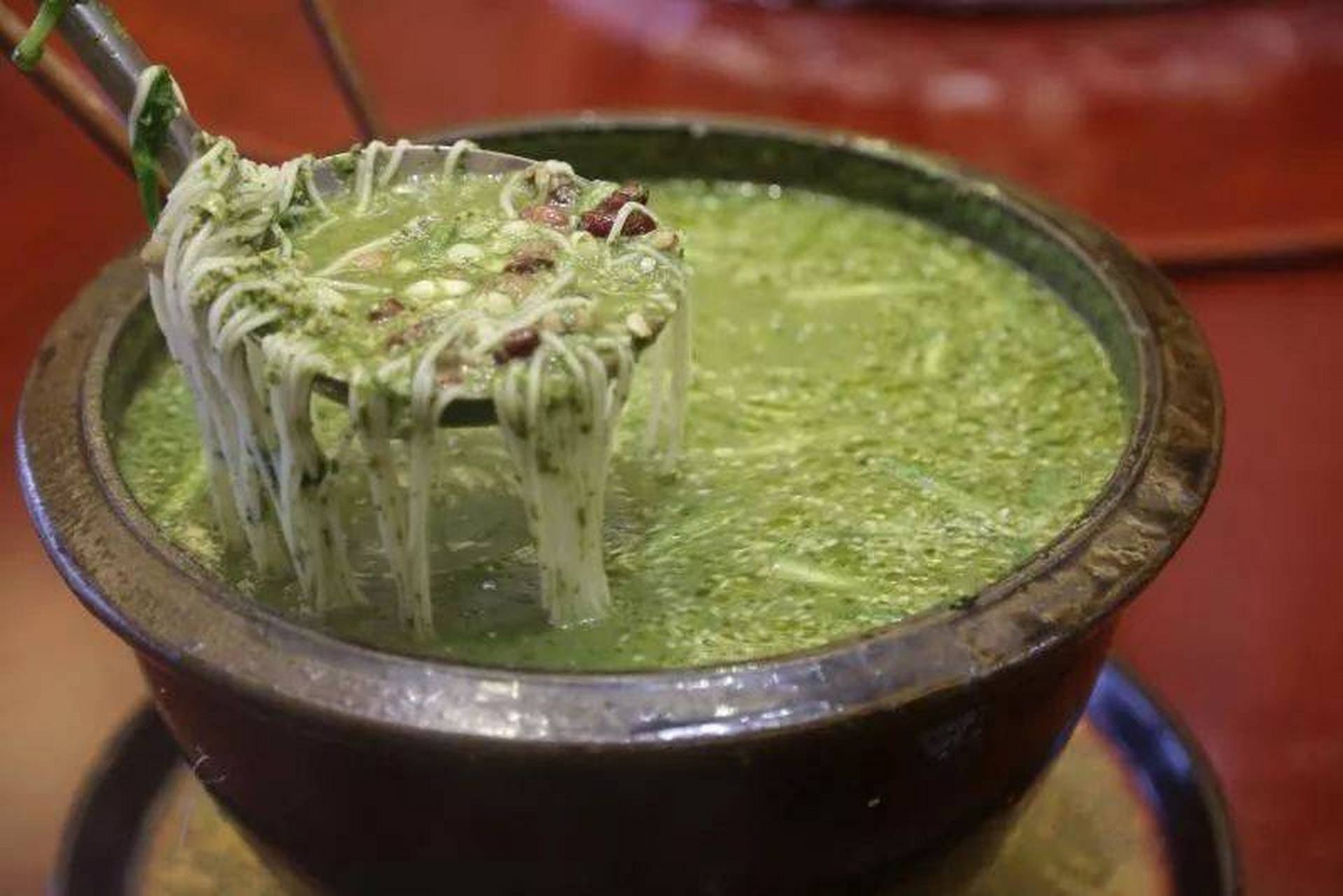 宁化擂茶,擂茶是客家人十分喜爱的美食,选料精细,制作工序繁复.