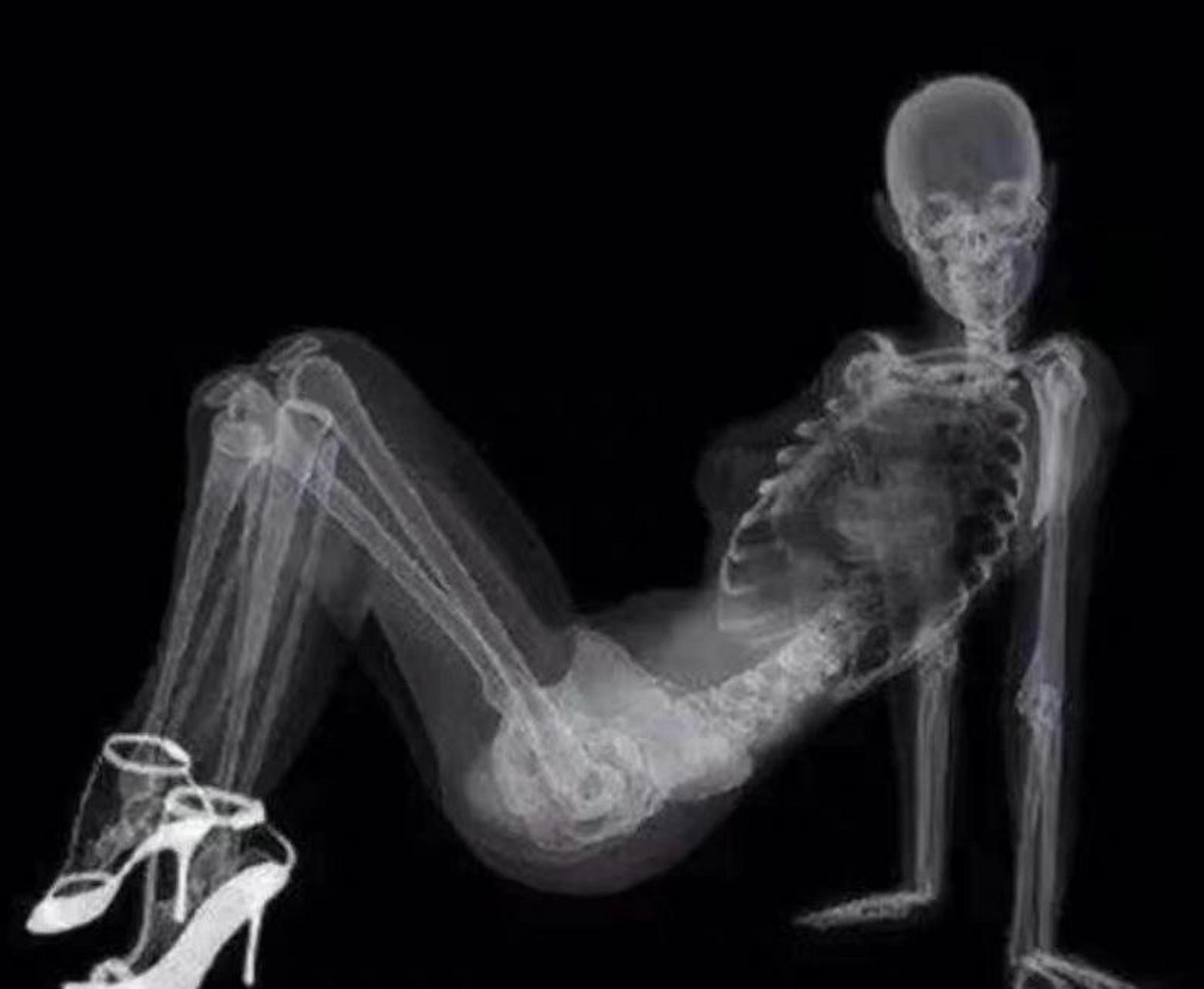 分享一组露骨照片,听说穿高跟鞋更性感