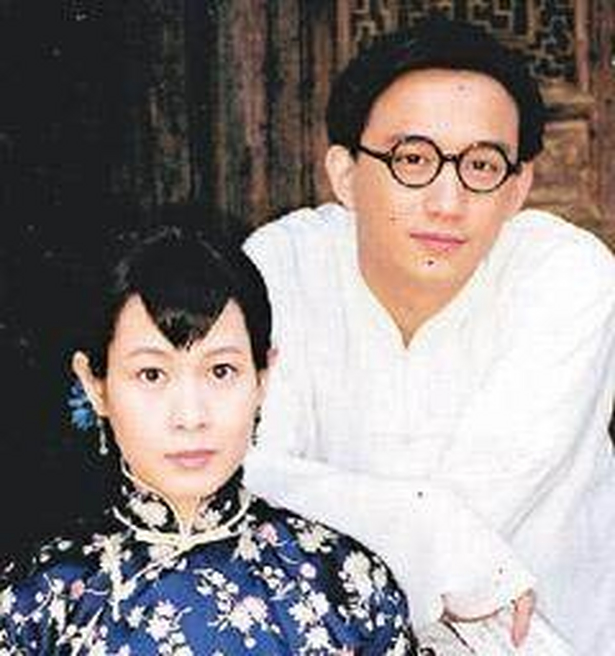 黄磊曾和刘若英因戏《人间四月天》生情,两人一直也很低调.