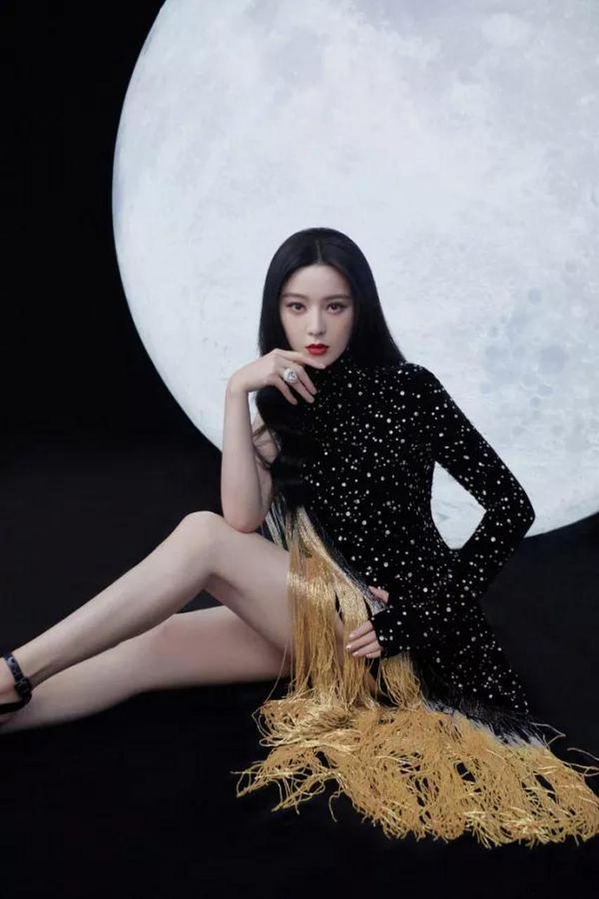 范冰冰时尚连衣裙艺术写真,月亮背面有外星人吗