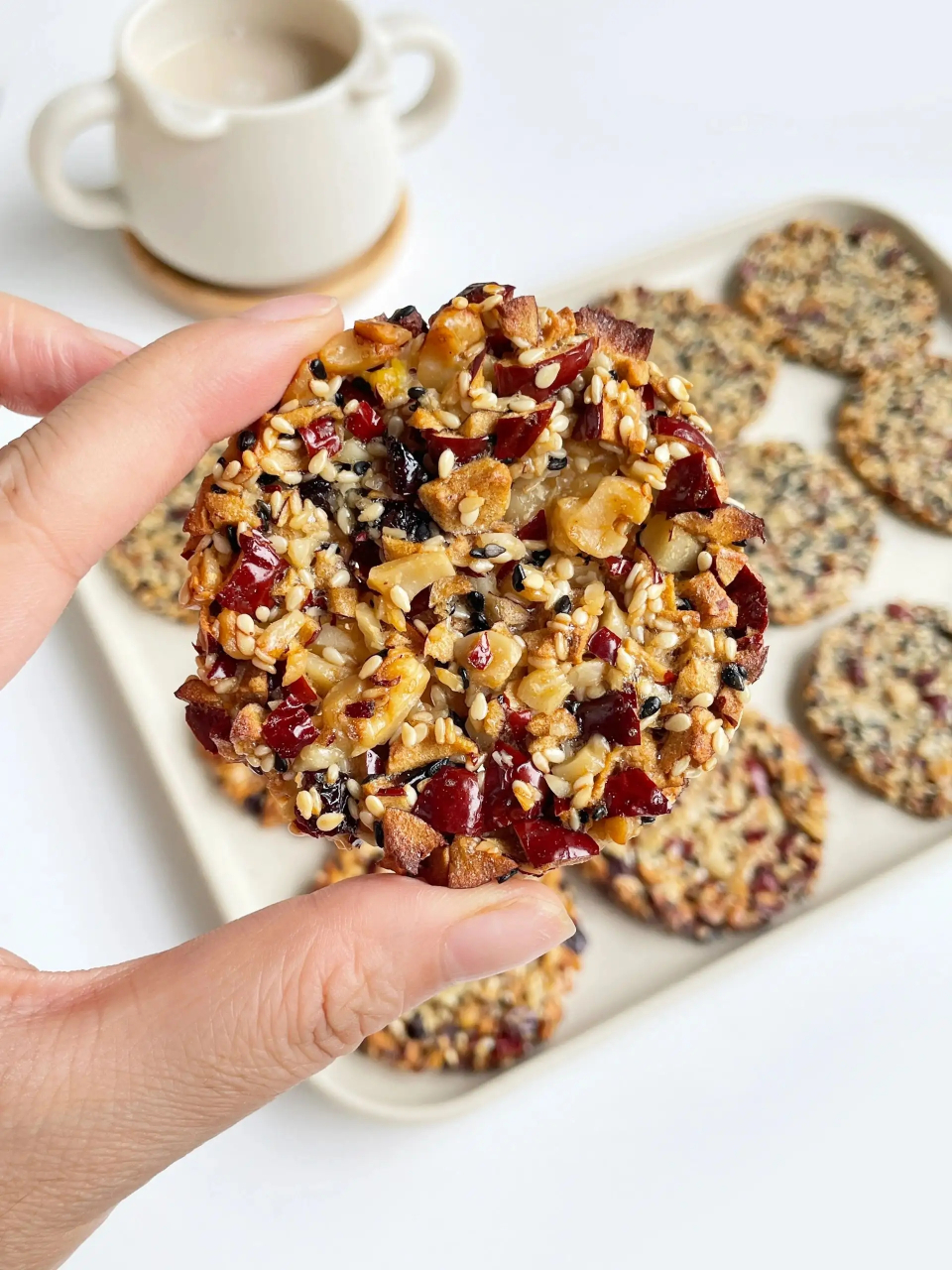 核桃红枣薄脆饼,酥酥脆脆,补气血又补钙.